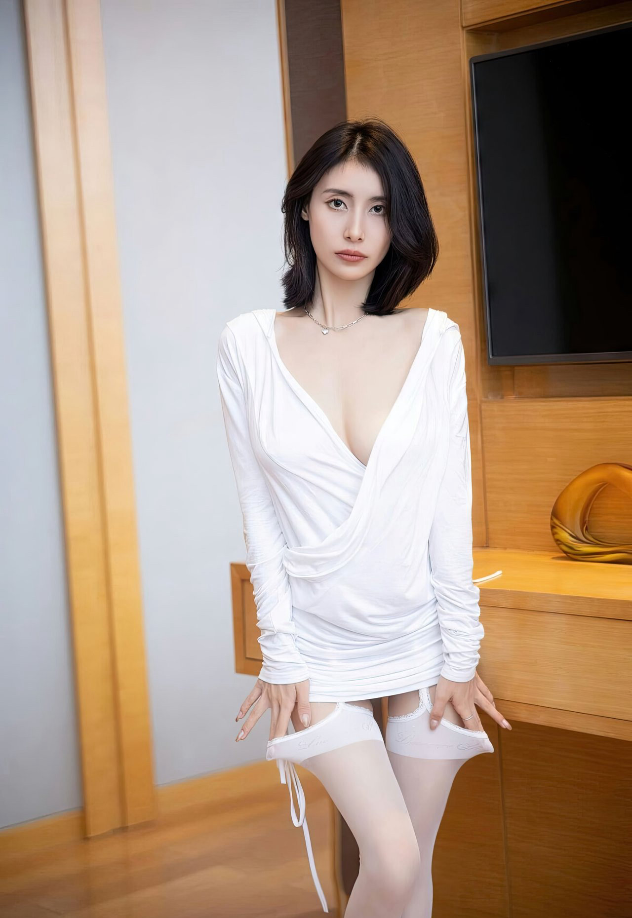 白丝美少妇性感高跟美腿丰满白嫩大胸丝袜玉足写真