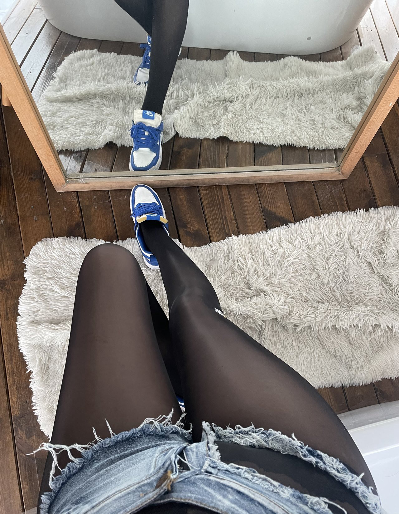 黑丝牛仔短裤诱惑美腿二次元美女私房写真无遮挡