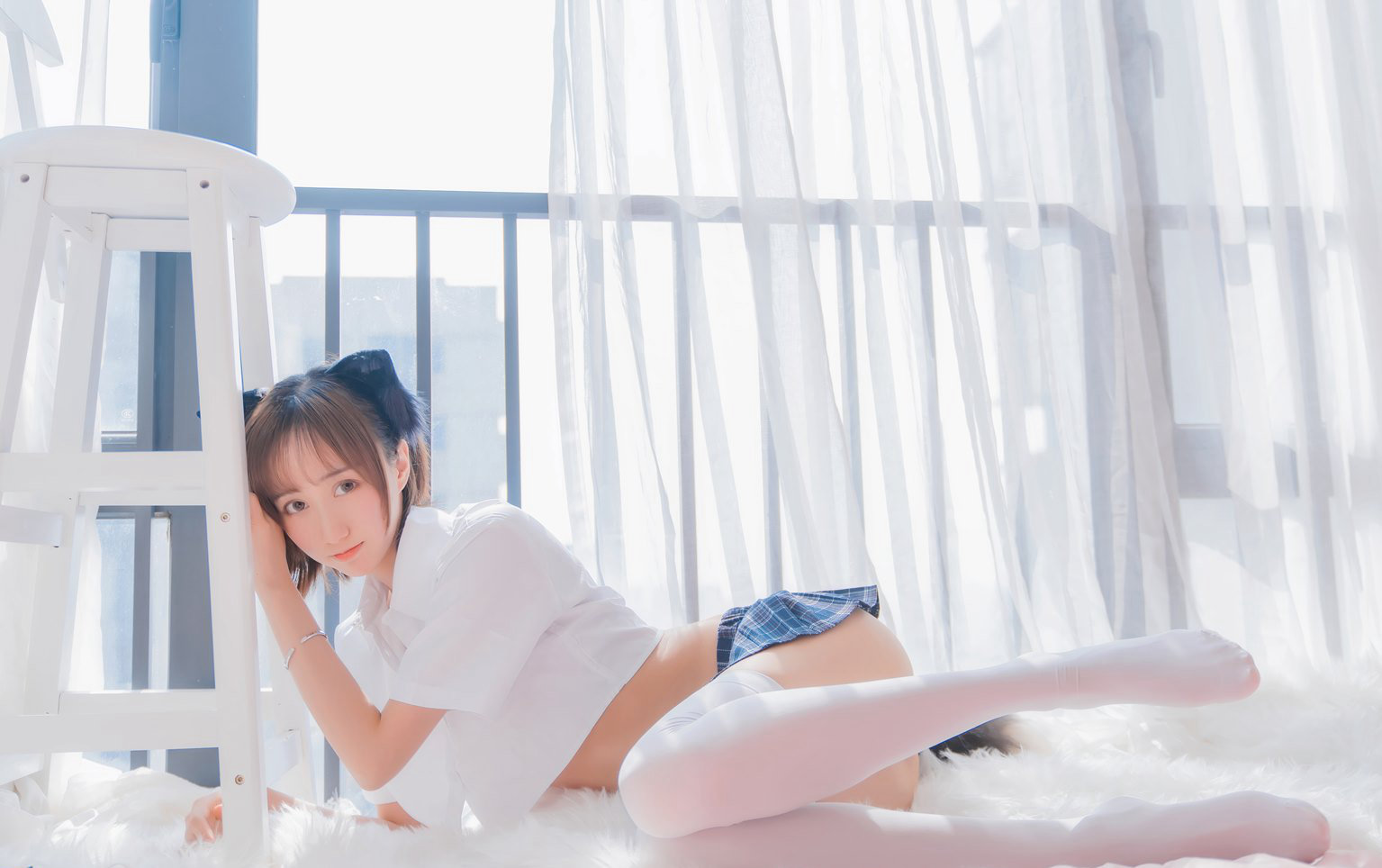 白丝小蛮腰cos水手服性感超短裙销魂美女