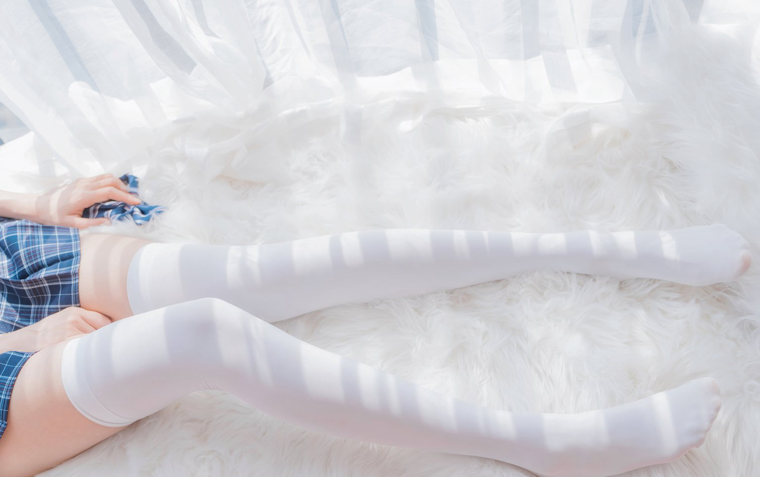 白丝小蛮腰cos水手服性感超短裙销魂美女