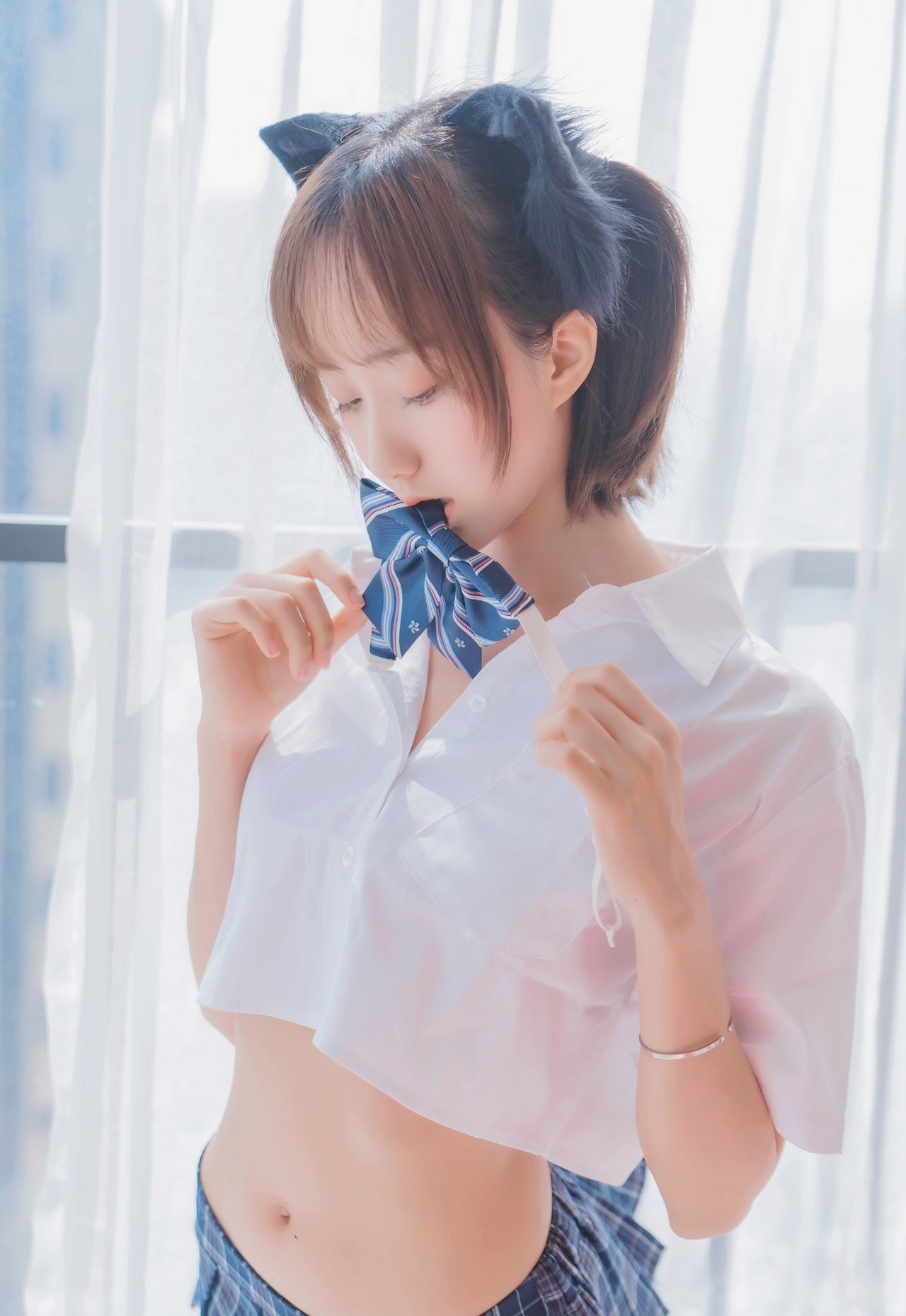 白丝小蛮腰cos水手服性感超短裙销魂美女