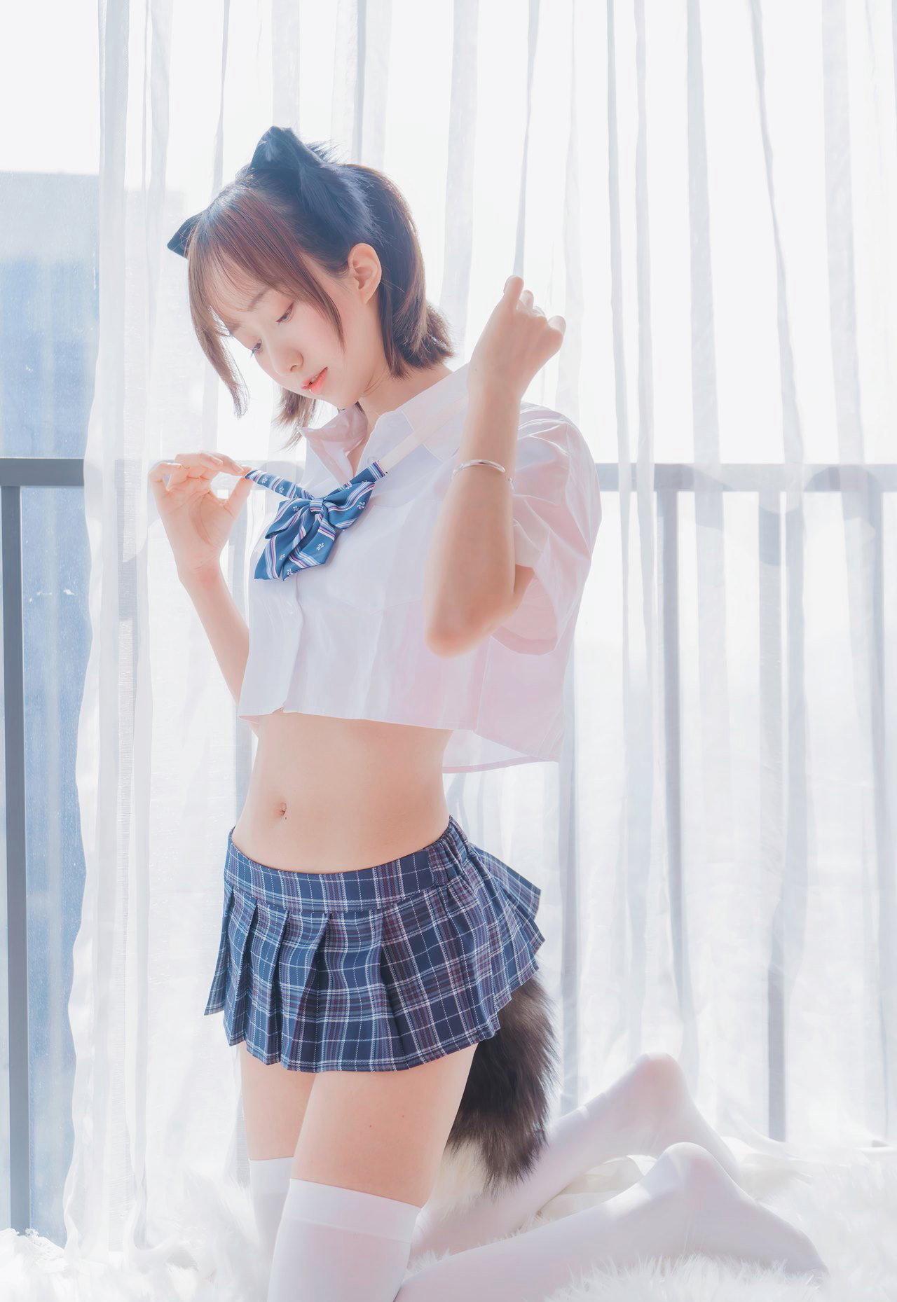 白丝小蛮腰cos水手服性感超短裙销魂美女