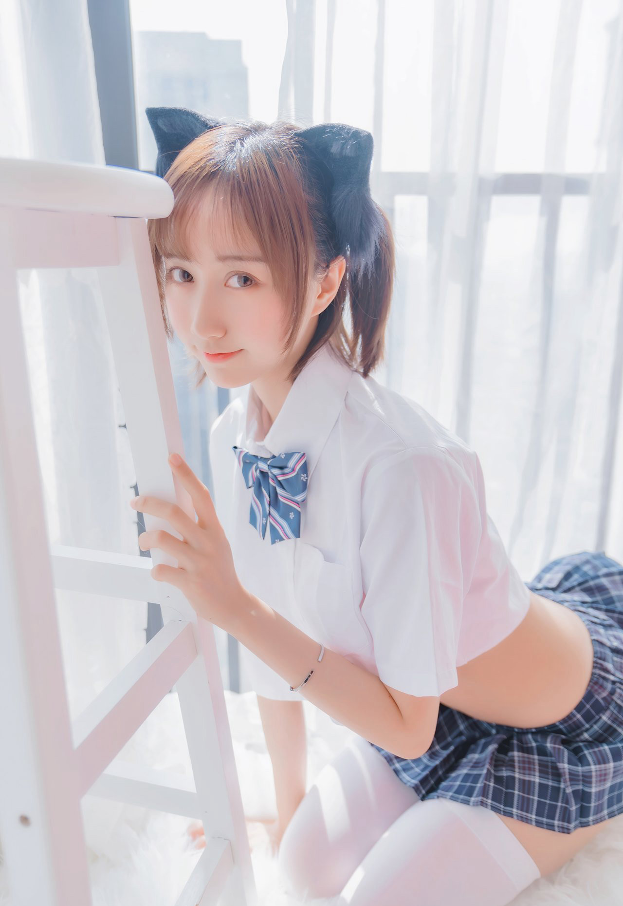 白丝小蛮腰cos水手服性感超短裙销魂美女