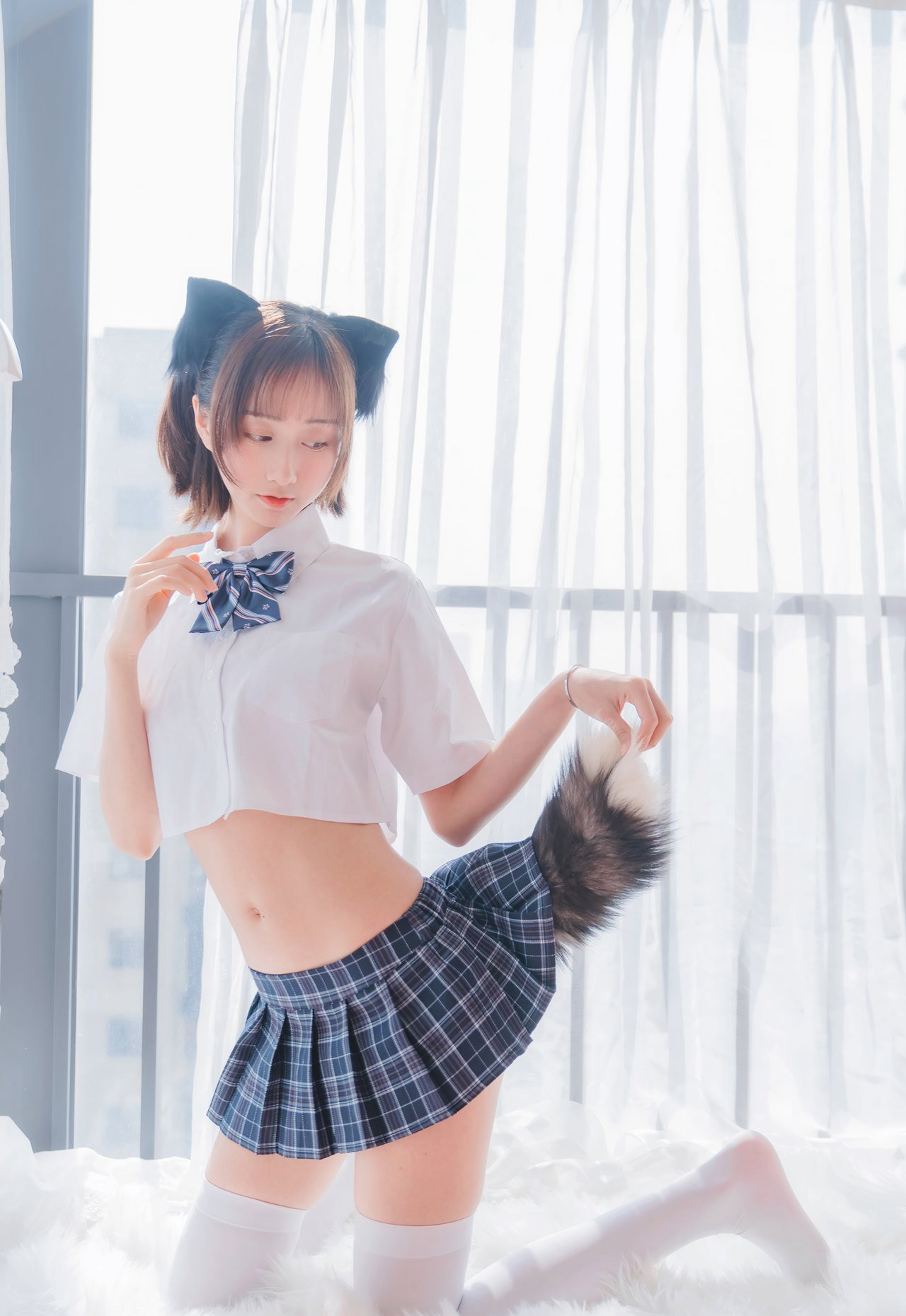 白丝小蛮腰cos水手服性感超短裙销魂美女