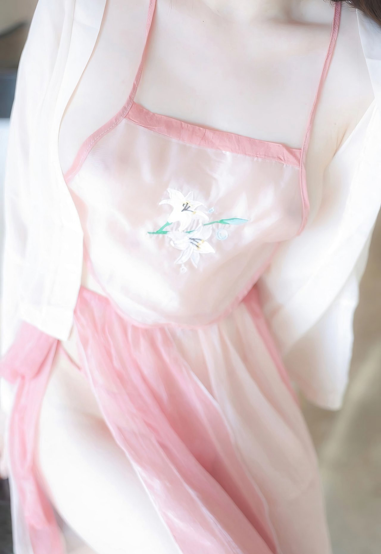 林悠悠性感肚兜极品白嫩皮肤大尺度美臀丁字裤美女套图