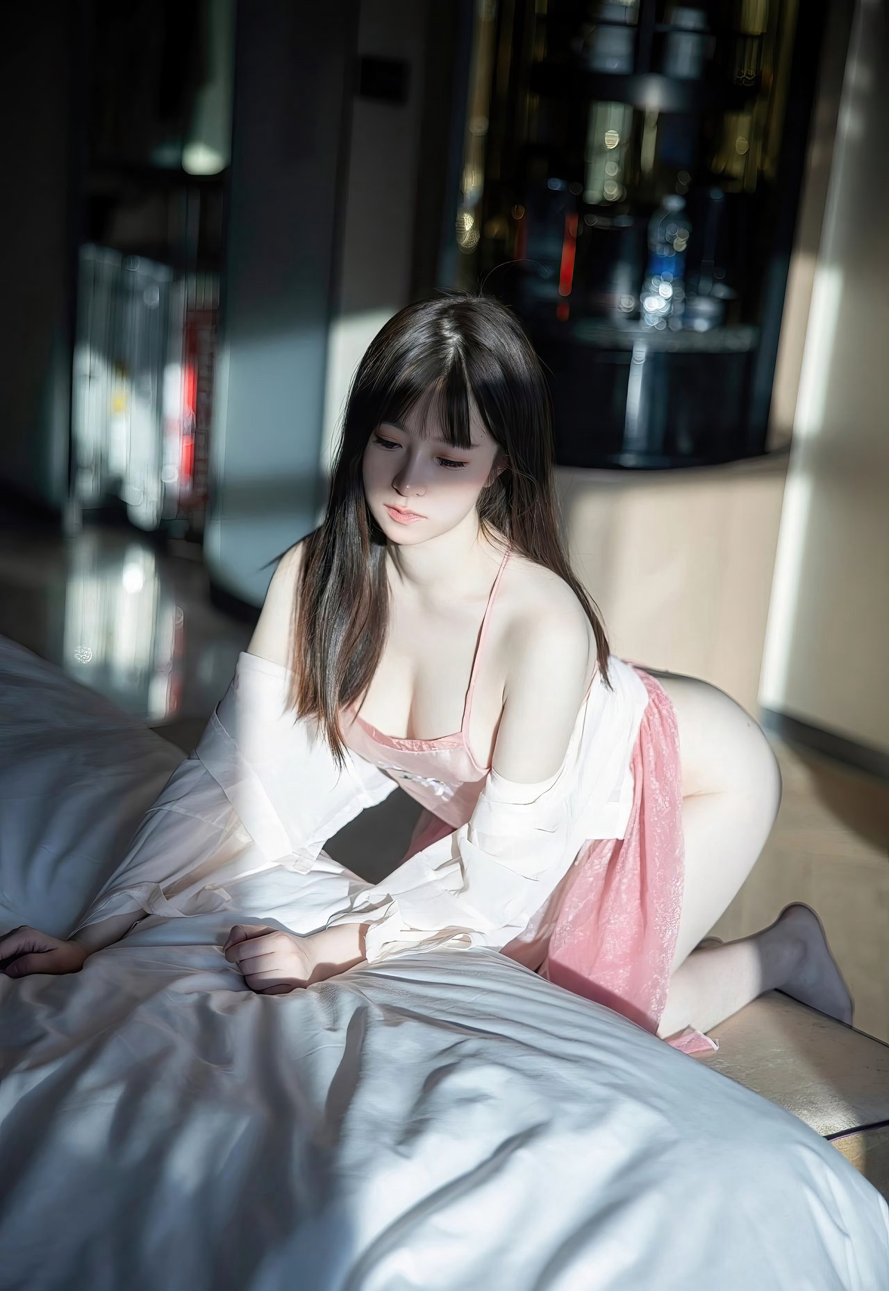 林悠悠性感肚兜极品白嫩皮肤大尺度美臀丁字裤美女套图