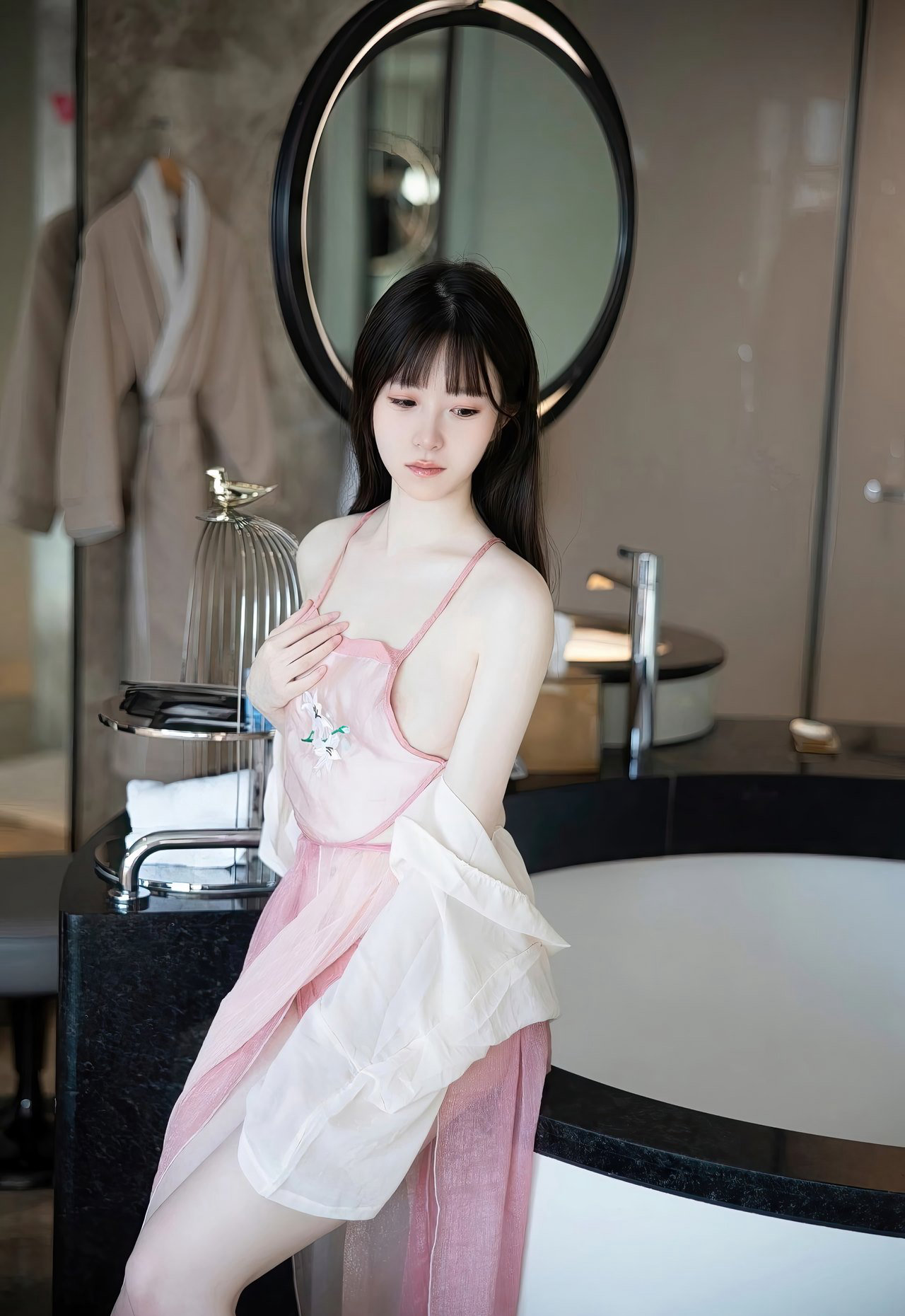 林悠悠性感肚兜极品白嫩皮肤大尺度美臀丁字裤美女套图