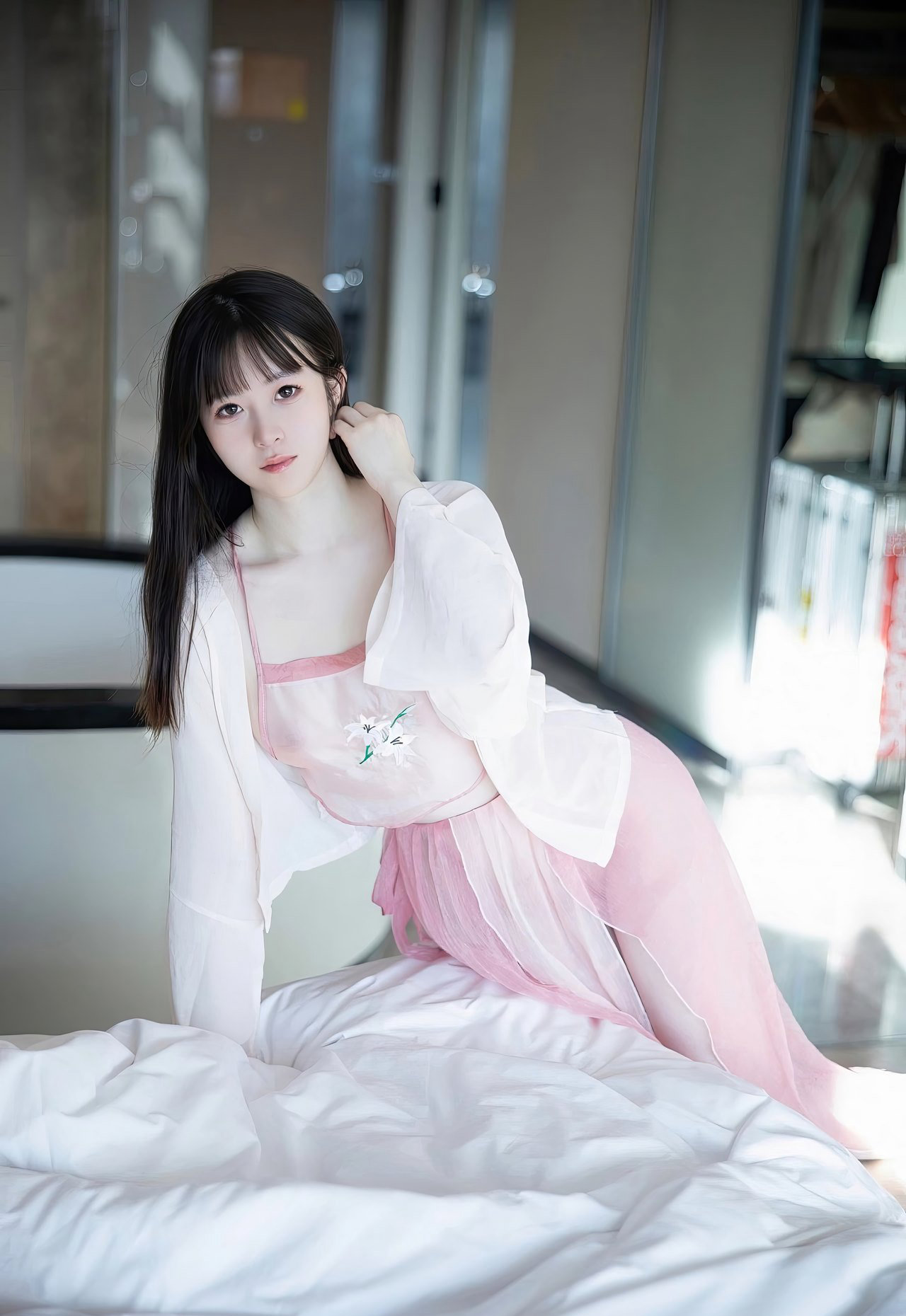 林悠悠性感肚兜极品白嫩皮肤大尺度美臀丁字裤美女套图