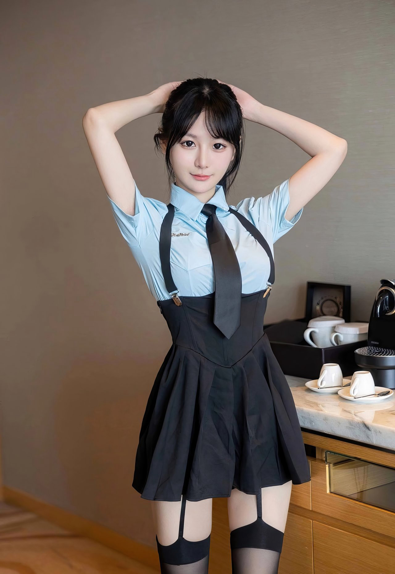 性感蕾丝丁字裤丰满美臀诱惑黑丝无内白嫩美腿