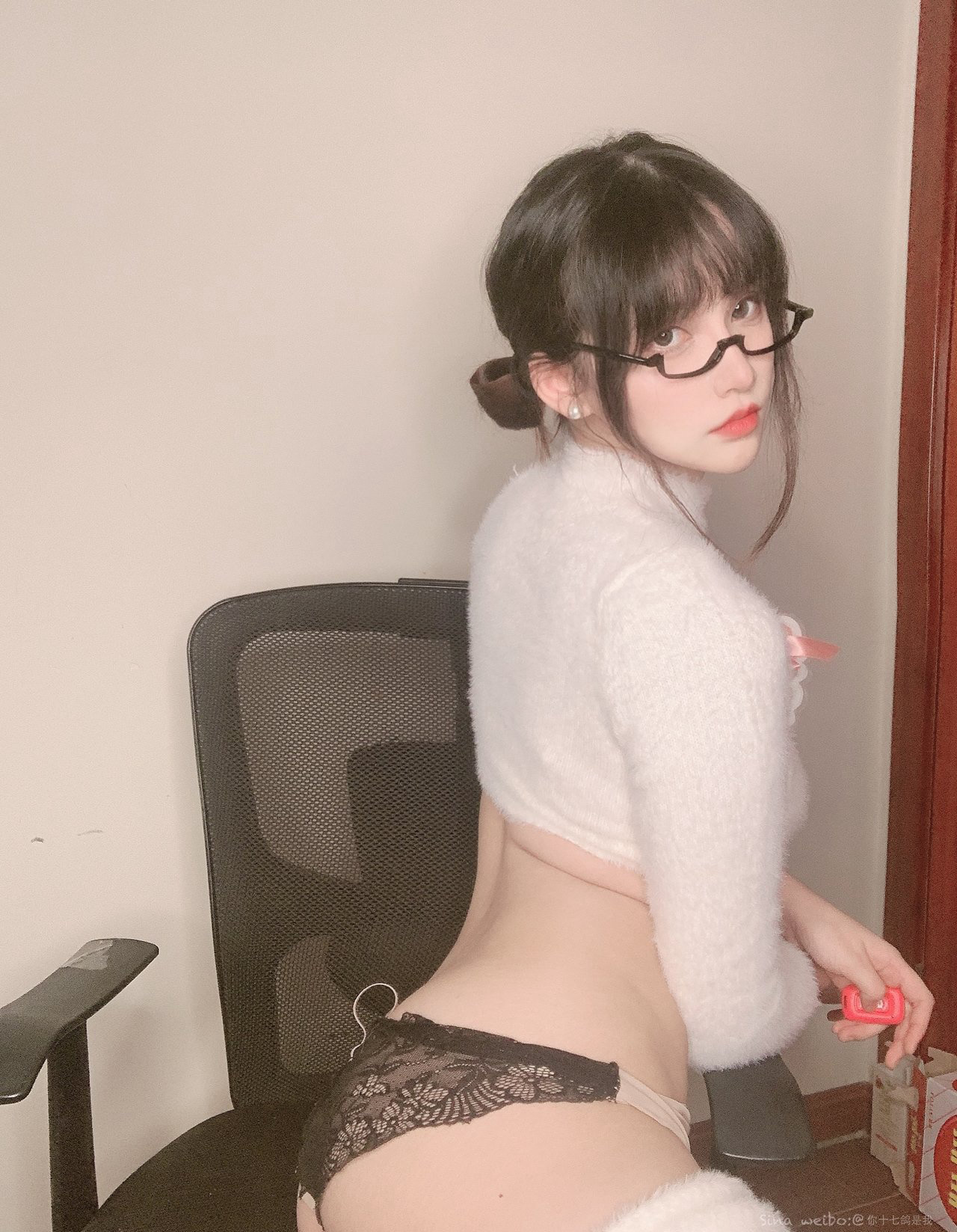 雯妹不讲道理丰满大胸cosplay大尺度超污美腿图片