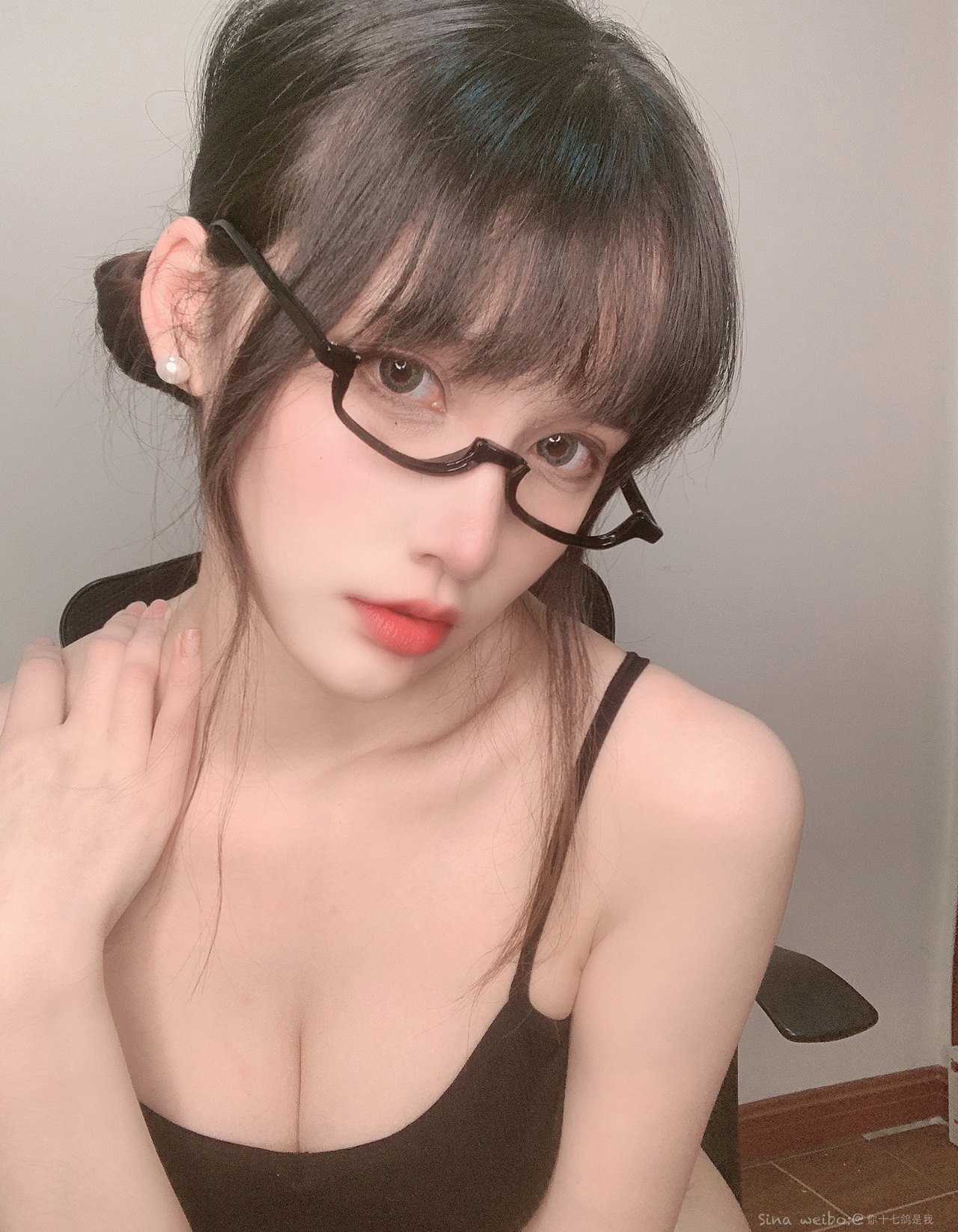 雯妹不讲道理丰满大胸cosplay大尺度超污美腿图片