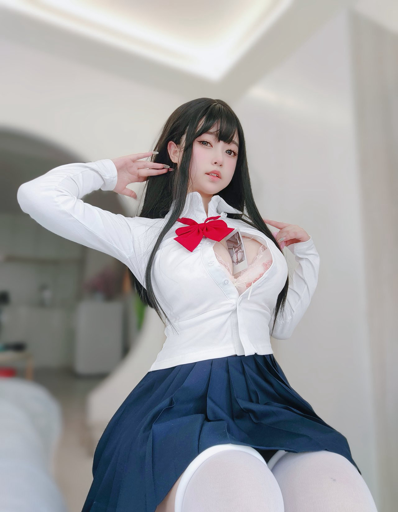 丰满白嫩cosplay美女JK制服性感短裙白丝美腿丝袜