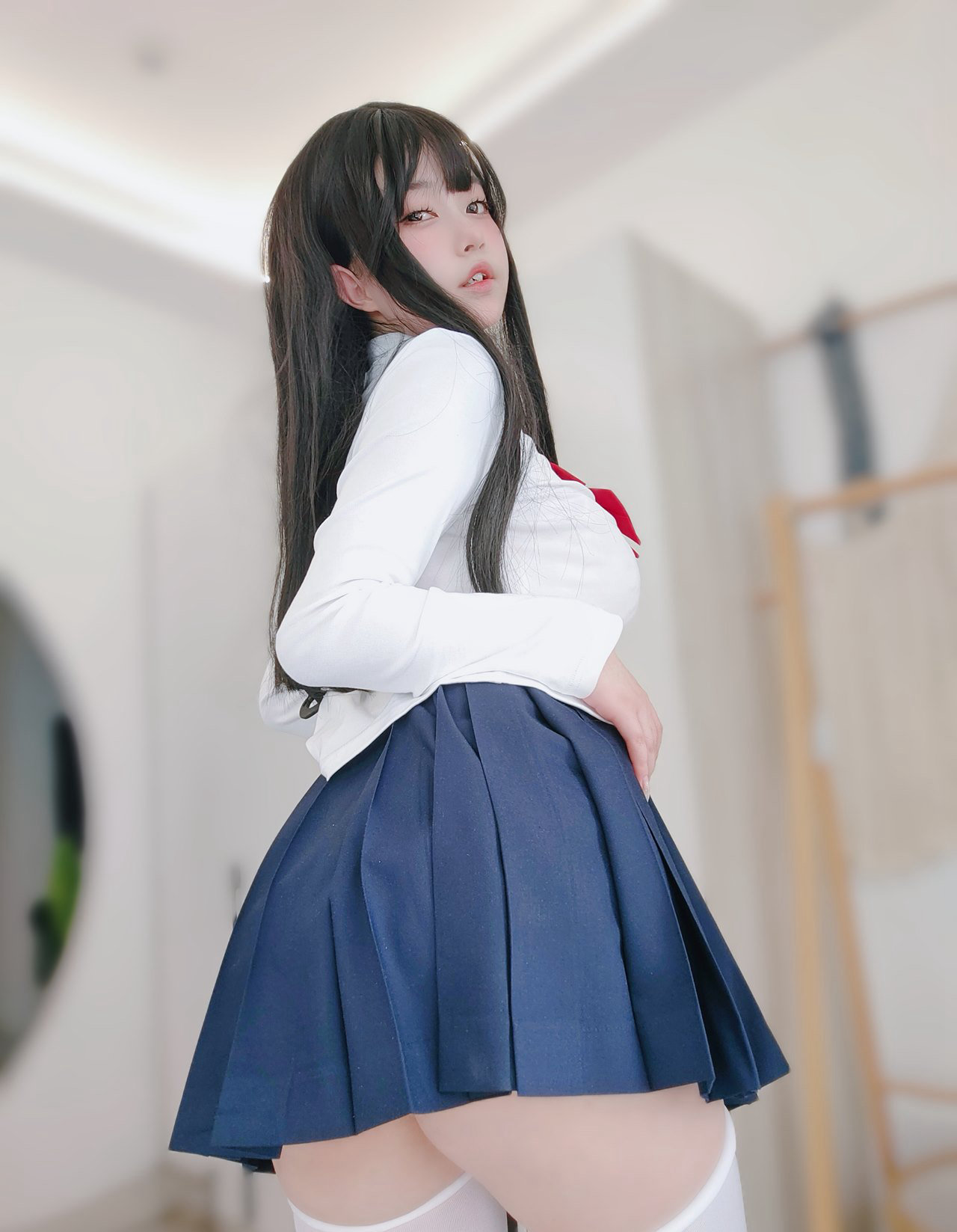 丰满白嫩cosplay美女JK制服性感短裙白丝美腿丝袜