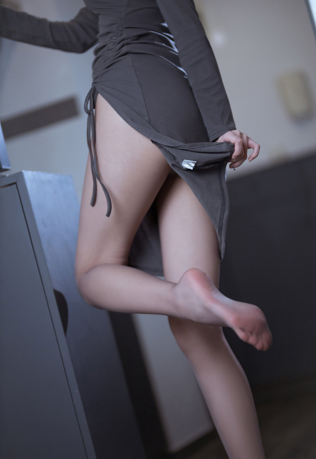 动漫美女许岚极品超薄灰丝袜美腿丝滑玉足高清写真