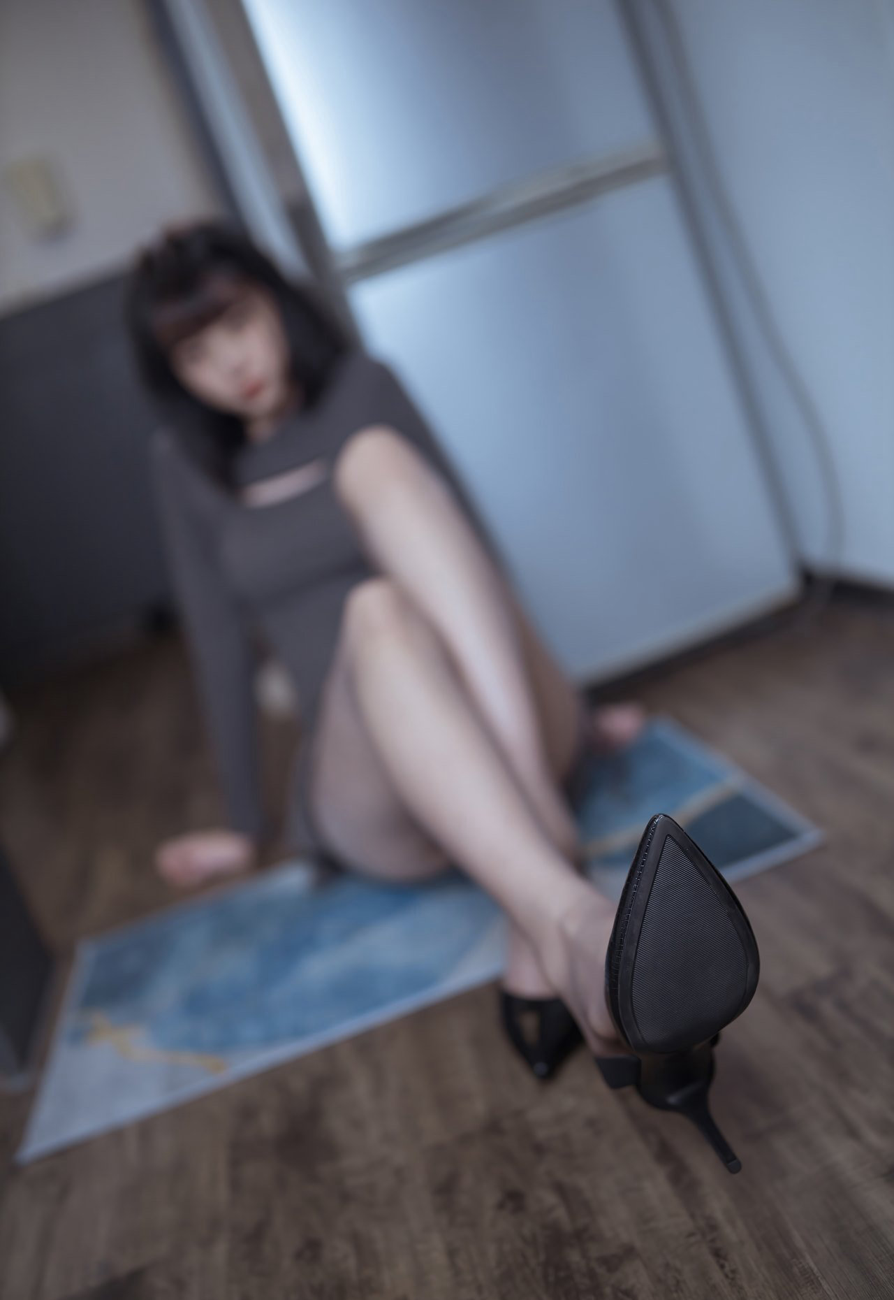 动漫美女许岚极品超薄灰丝袜美腿丝滑玉足高清写真