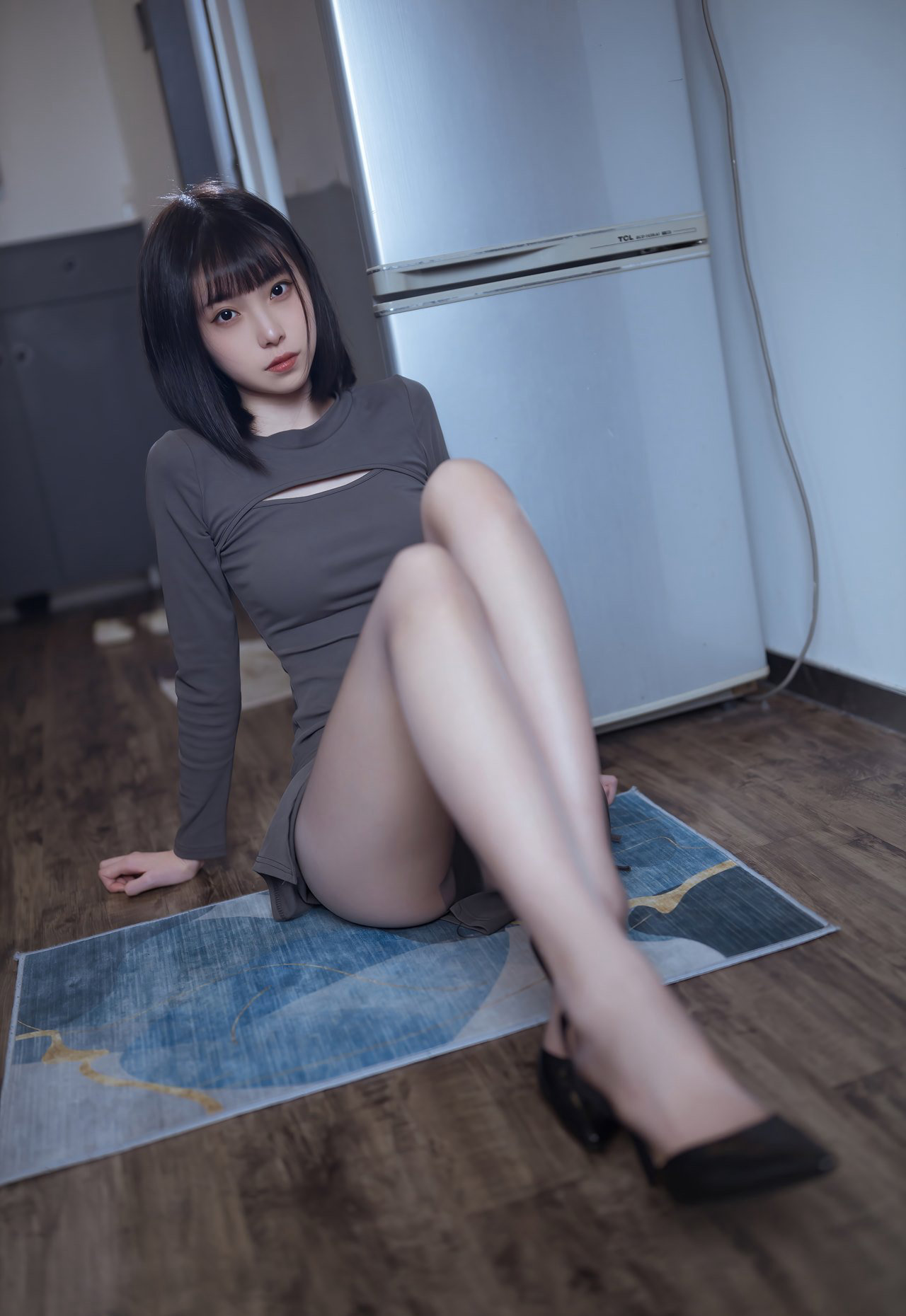 动漫美女许岚极品超薄灰丝袜美腿丝滑玉足高清写真