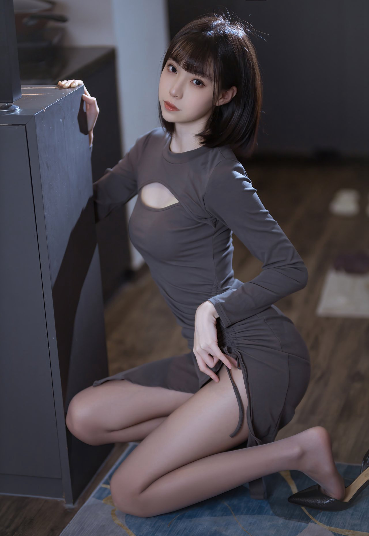 动漫美女许岚极品超薄灰丝袜美腿丝滑玉足高清写真