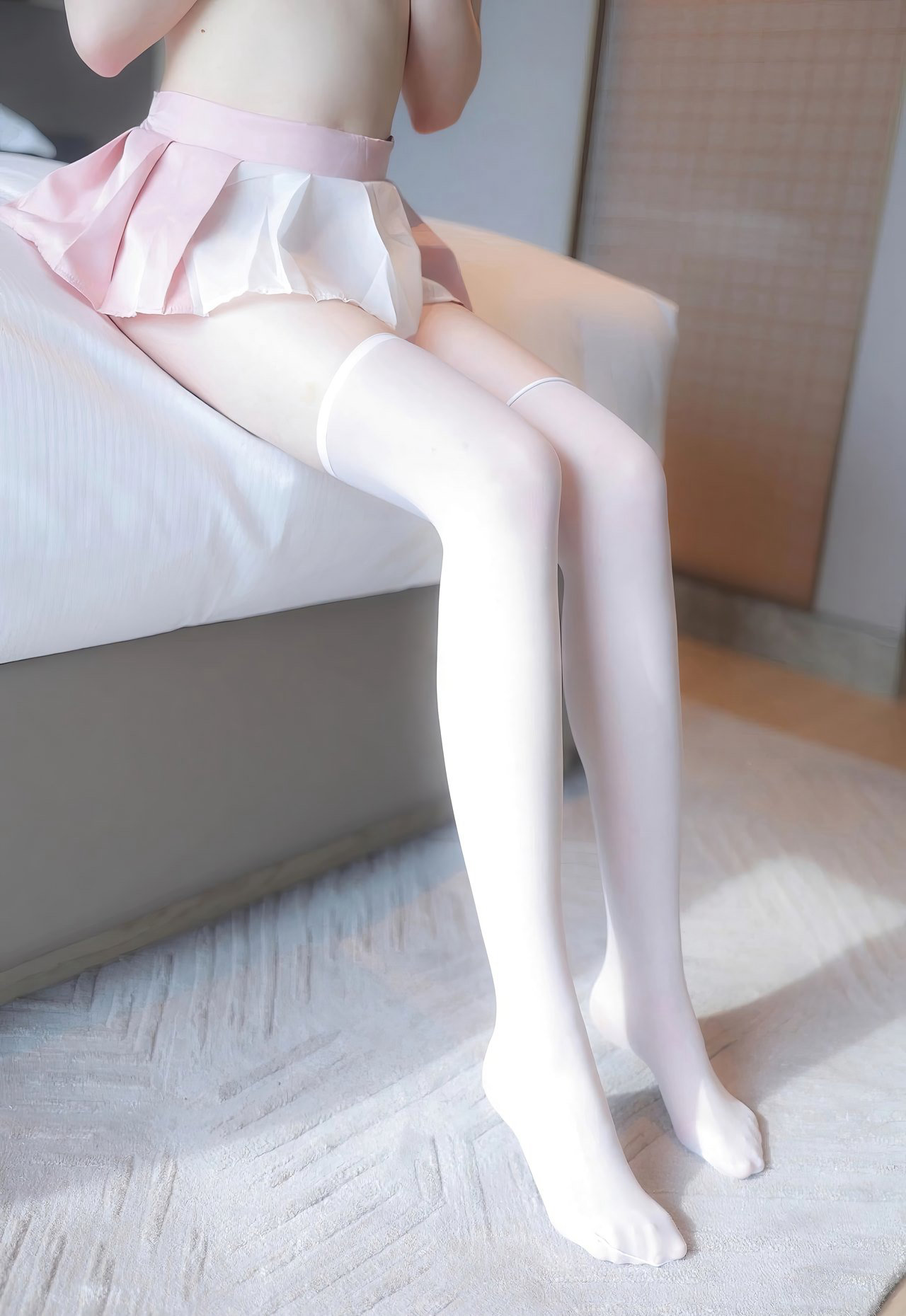 性感粉色护士林悠悠风骚护士装极品白丝美腿丁字裤