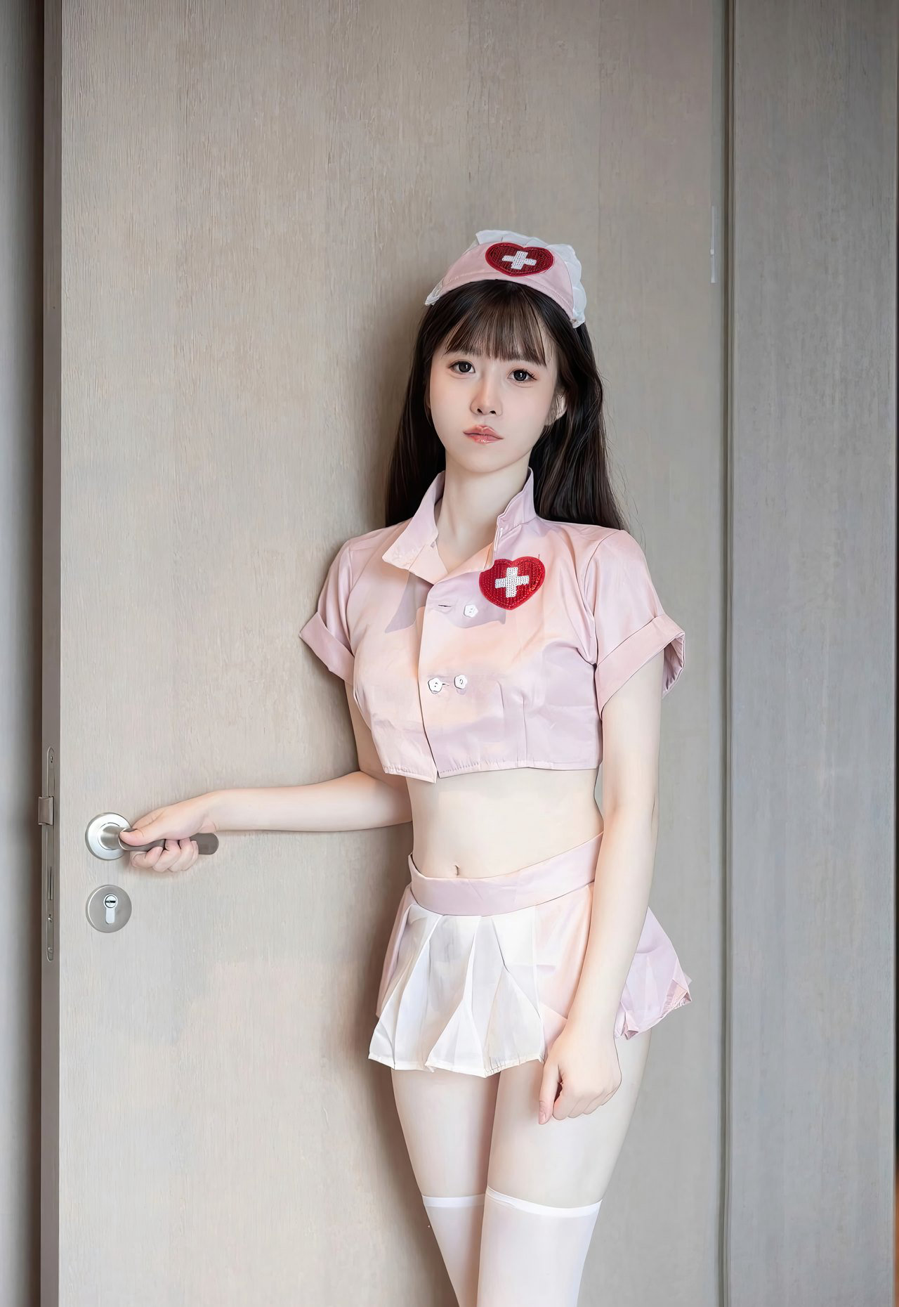 性感粉色护士林悠悠风骚护士装极品白丝美腿丁字裤