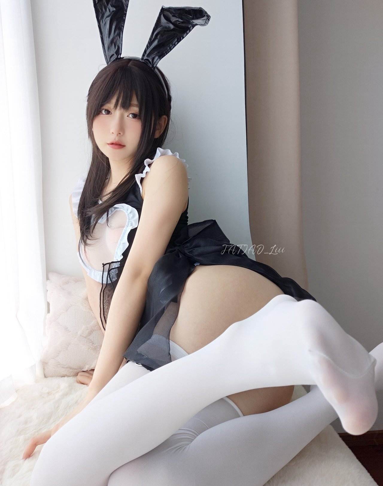 迷之呆梨极品白丝性感兔女郎cosplay大尺度写真套图