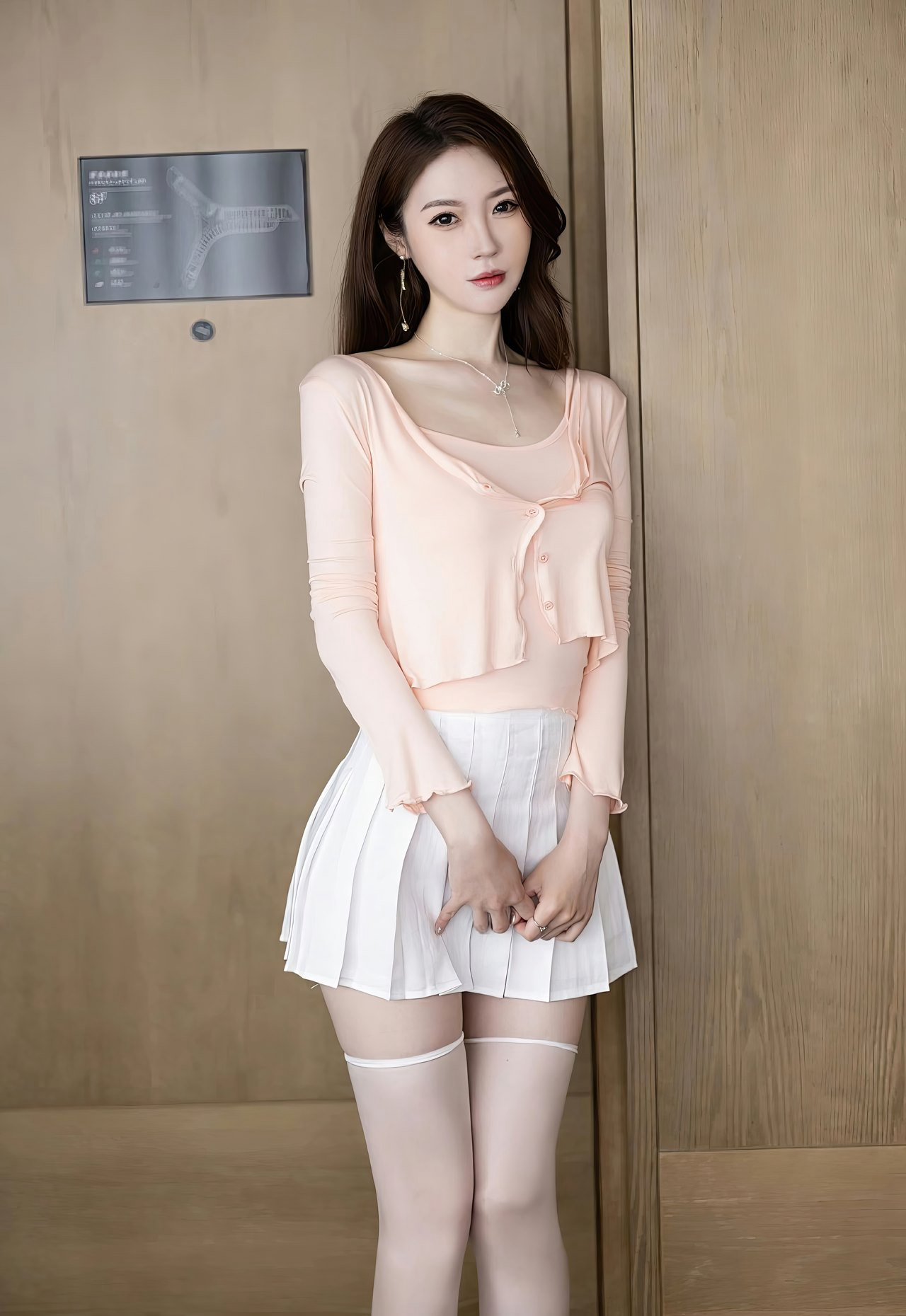 梦心玥2023白丝美女短裙性感美腿丁字裤丰满白嫩美臀