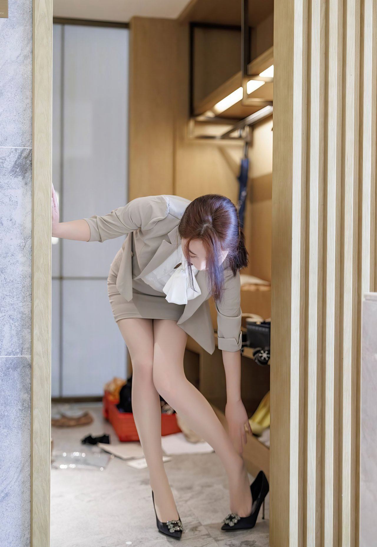 极品风骚秘书制服诱惑性感肉丝无内丰满高翘臀