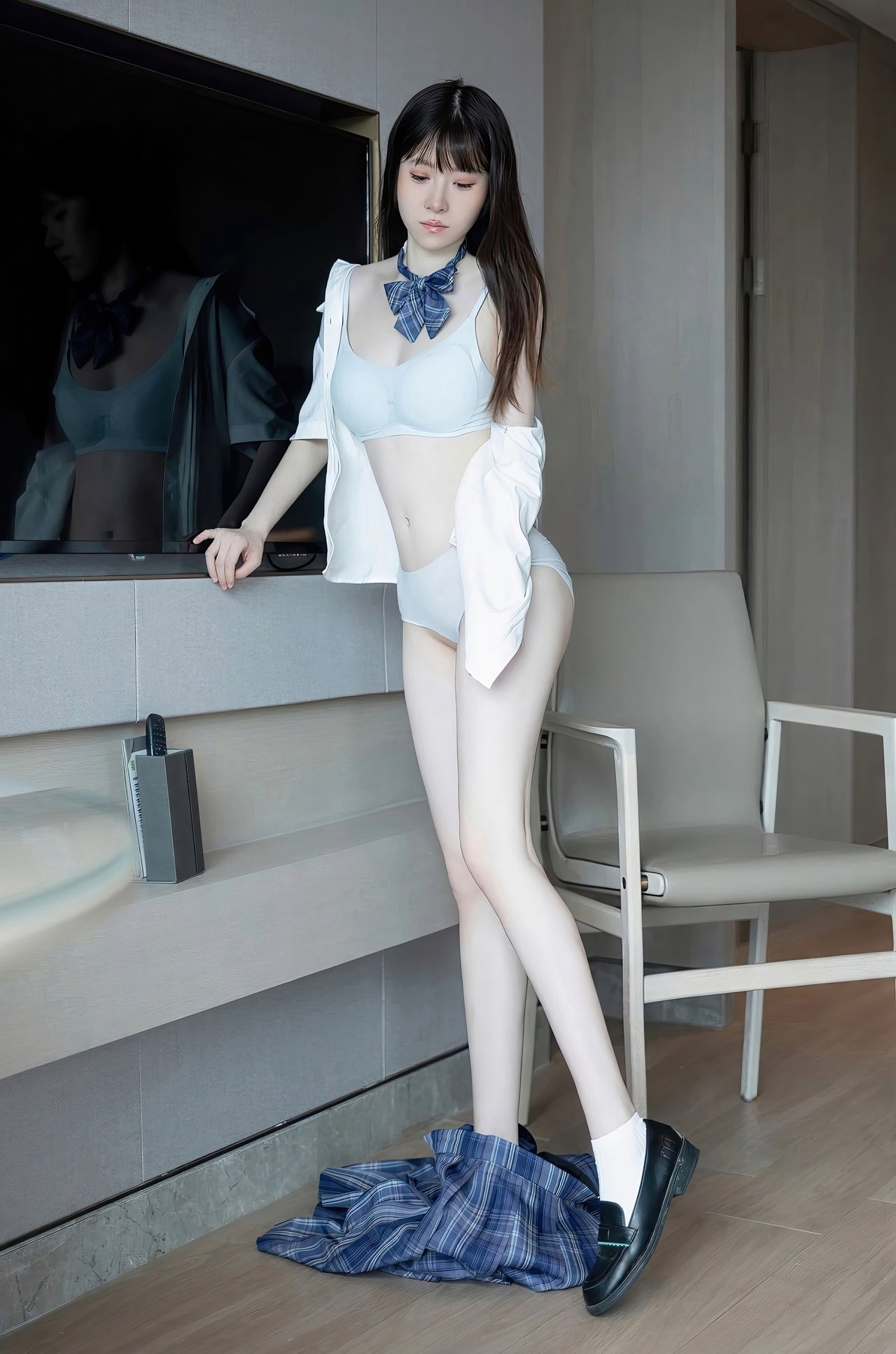 林悠悠白丝JK性感cosplay大尺度白嫩皮肤诱惑套图