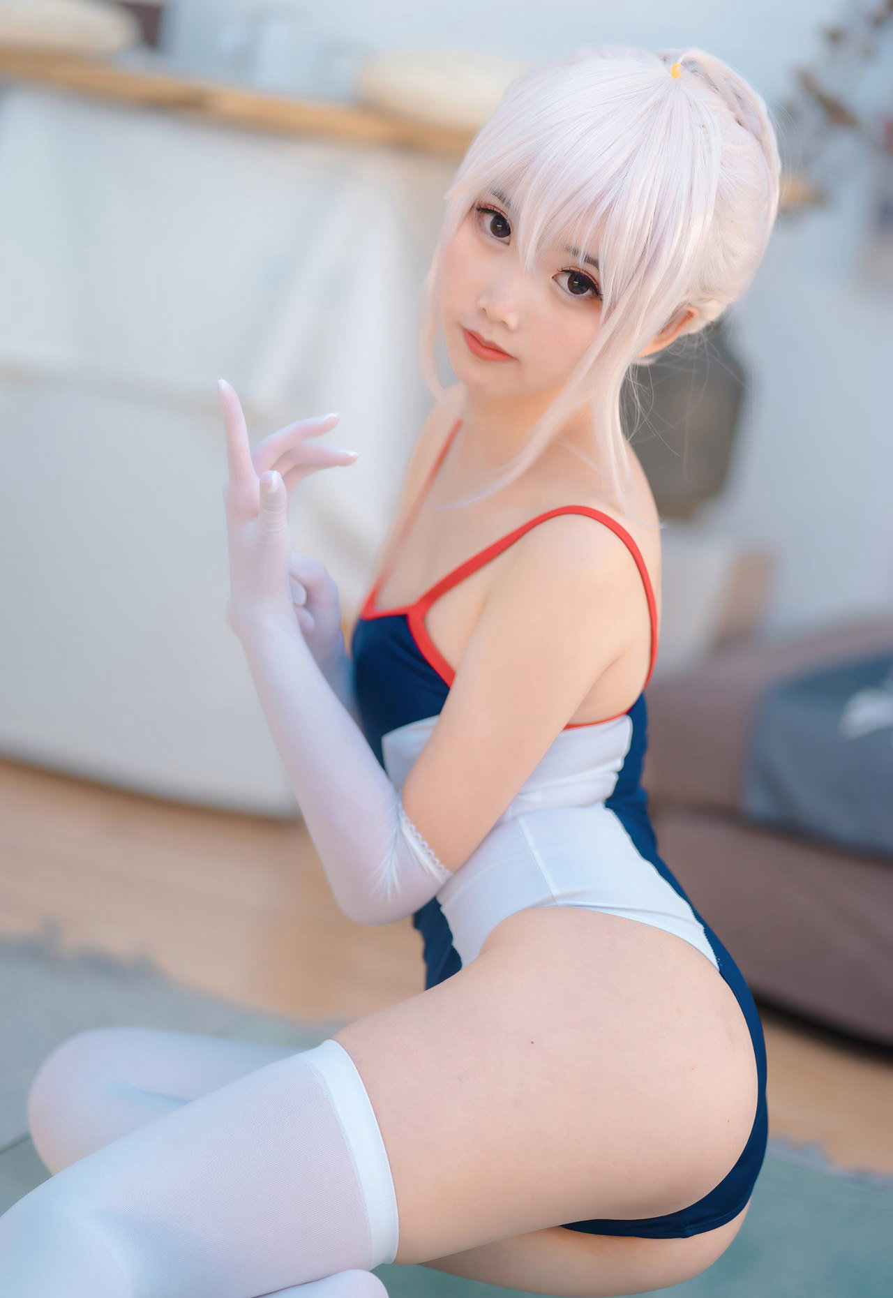 白丝美女面饼仙儿JK制服性感兔女郎大尺度写真