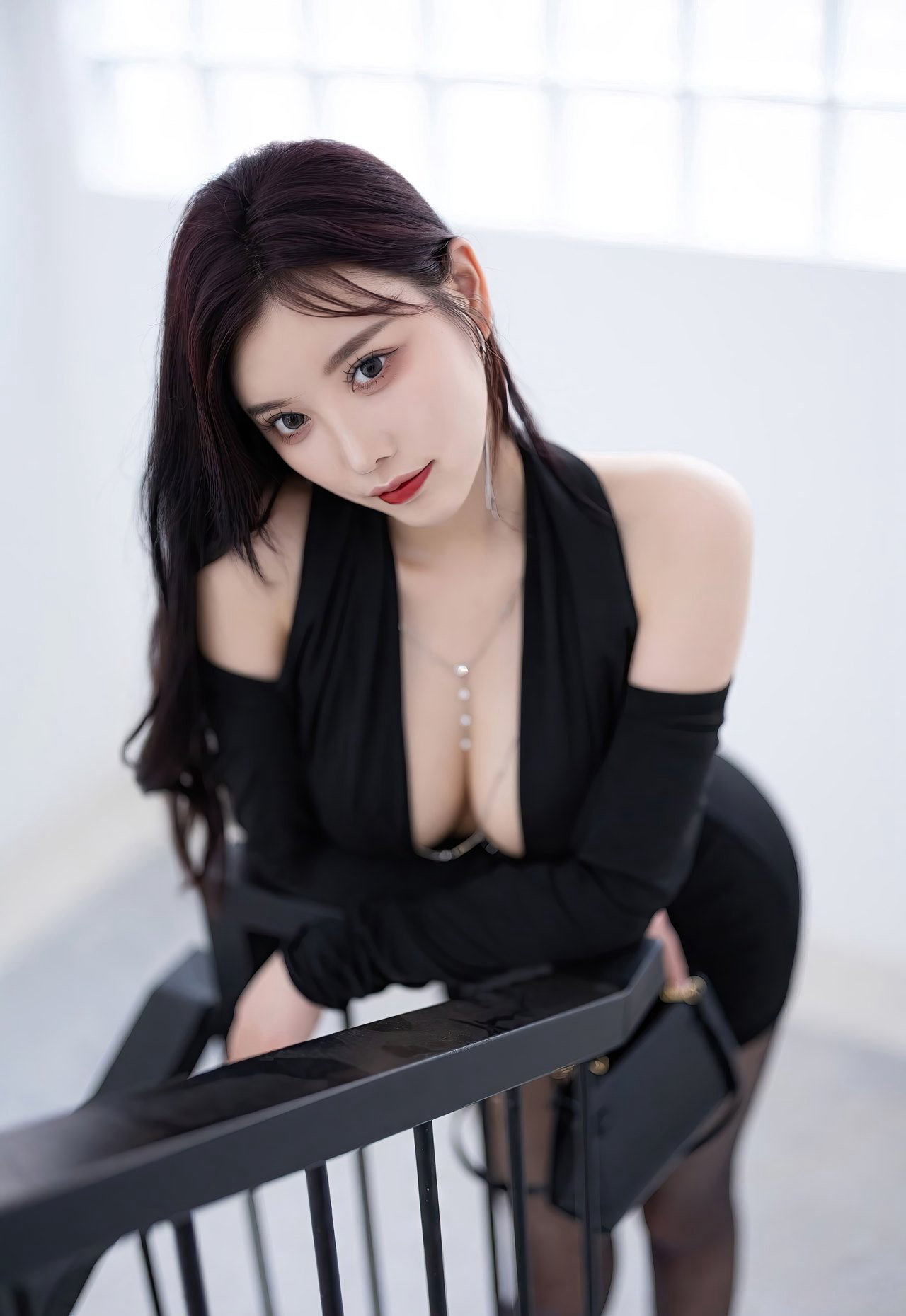 杨晨晨丁字裤丰满翘臀性感黑丝无内极度完美身材套图写真