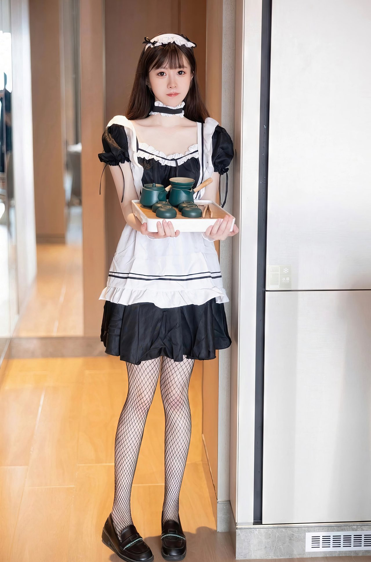 性感女仆装cosplay美女林悠悠白皙身材大尺度写真