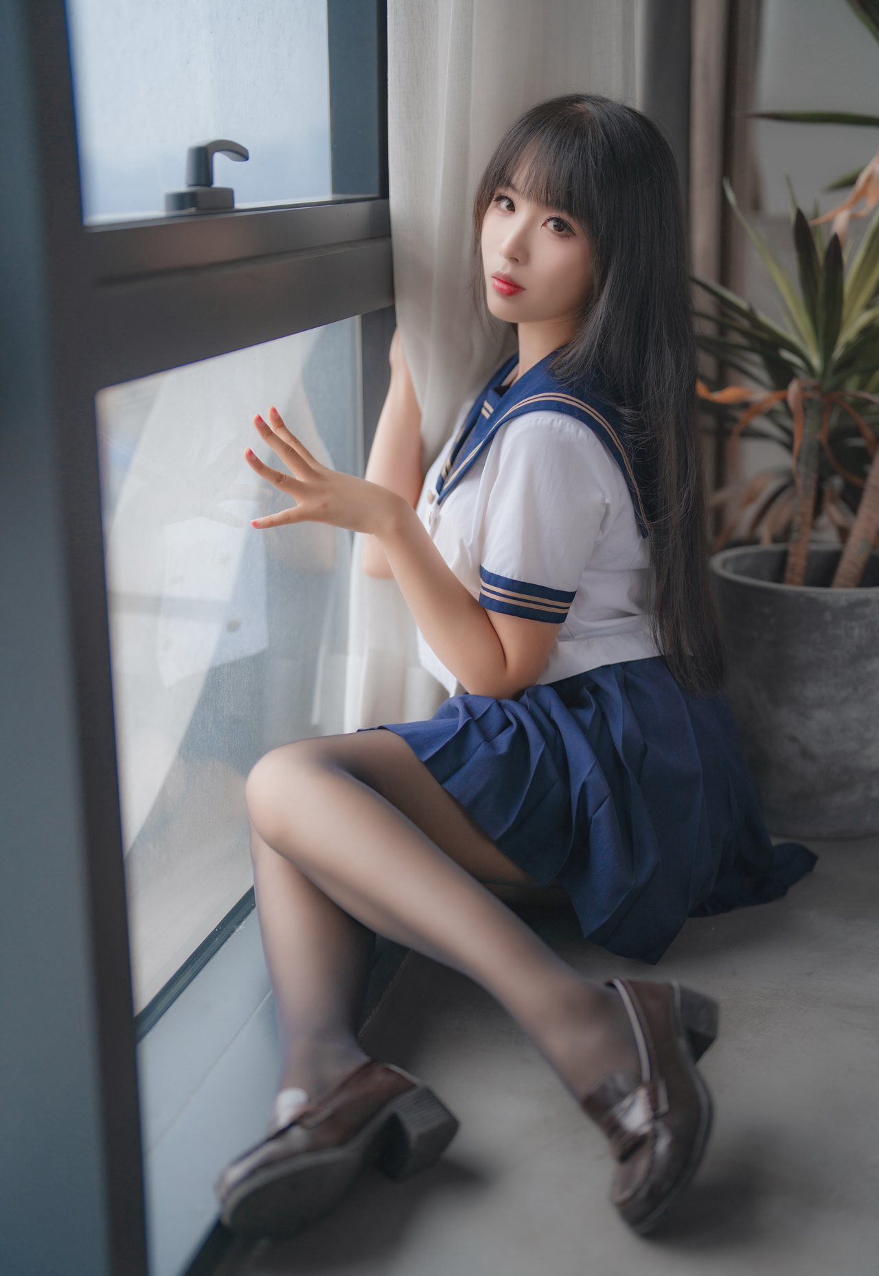 轩萧学姐黑丝无内性感美腿丝袜JK制服诱惑套图写真