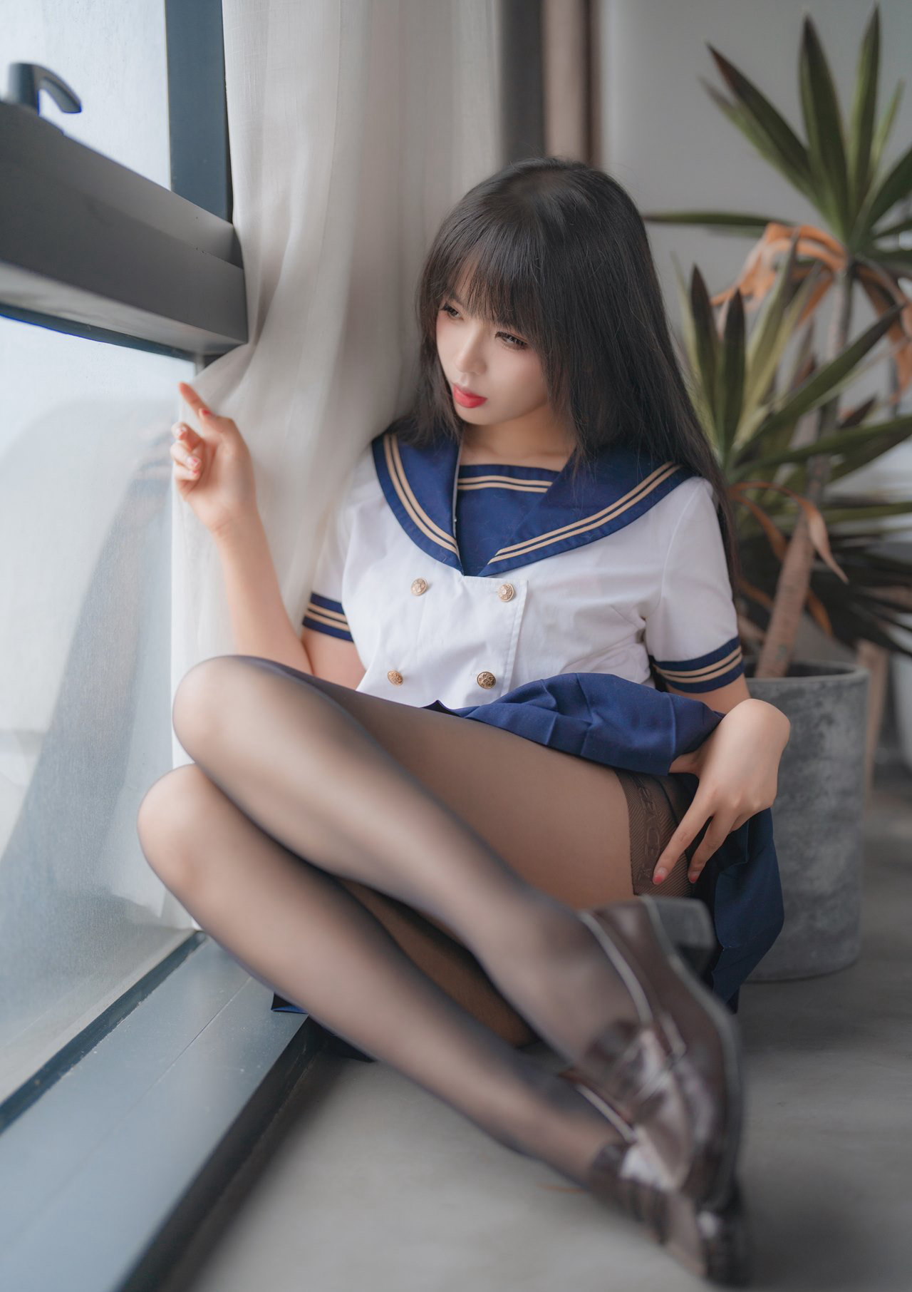 轩萧学姐黑丝无内性感美腿丝袜JK制服诱惑套图写真