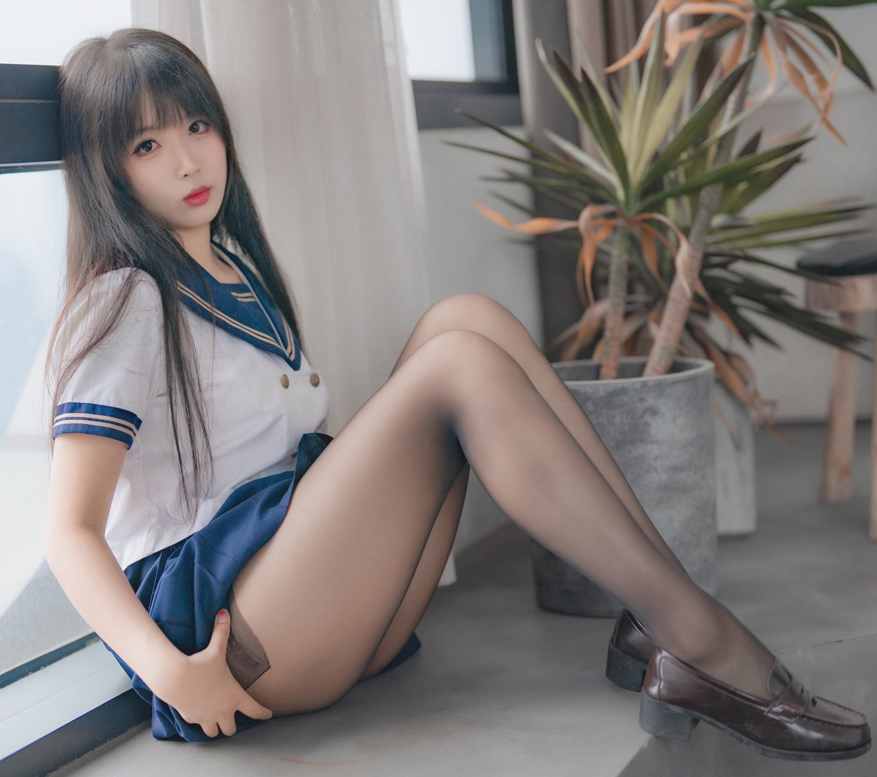 轩萧学姐黑丝无内性感美腿丝袜JK制服诱惑套图写真