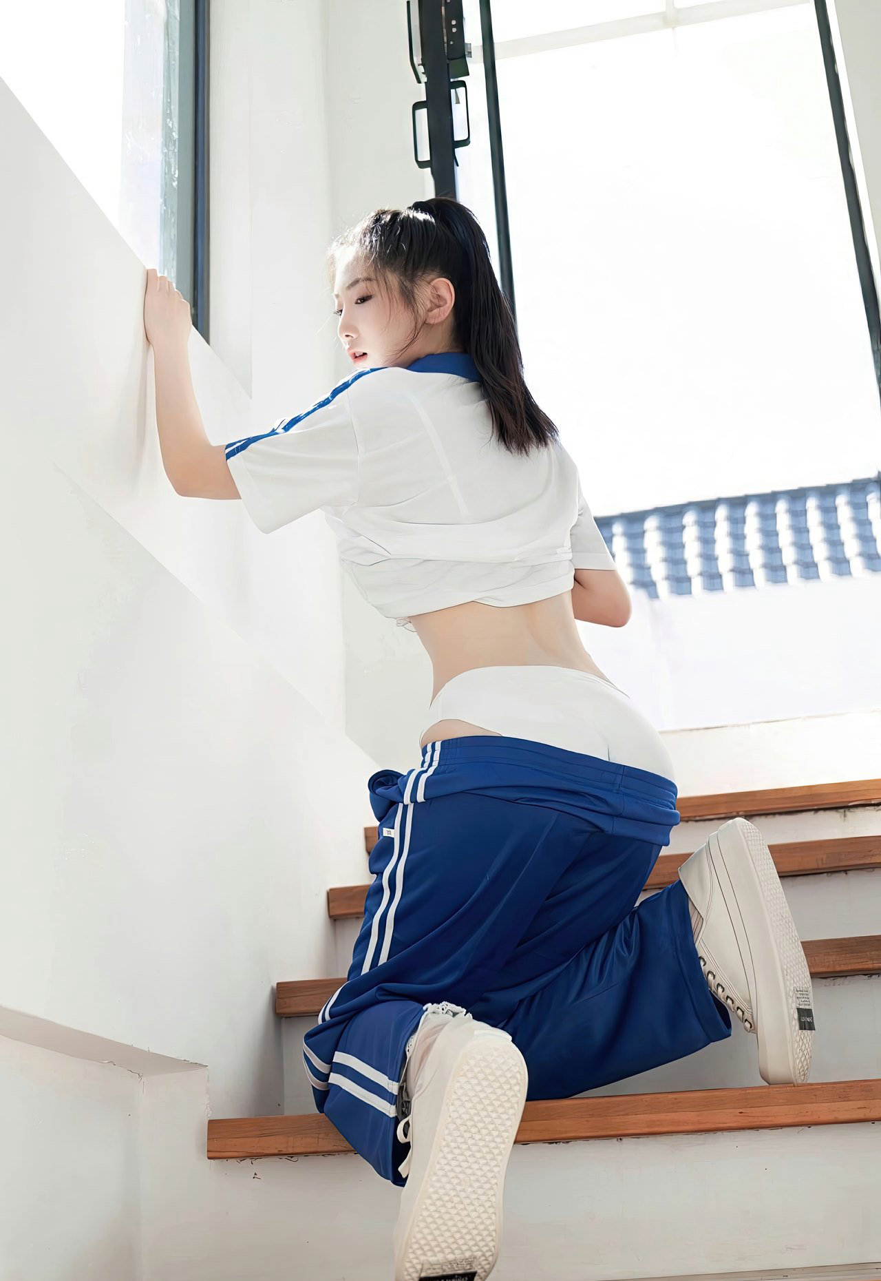 超美JK美女白丝美腿极品白皙身材性感制服写真