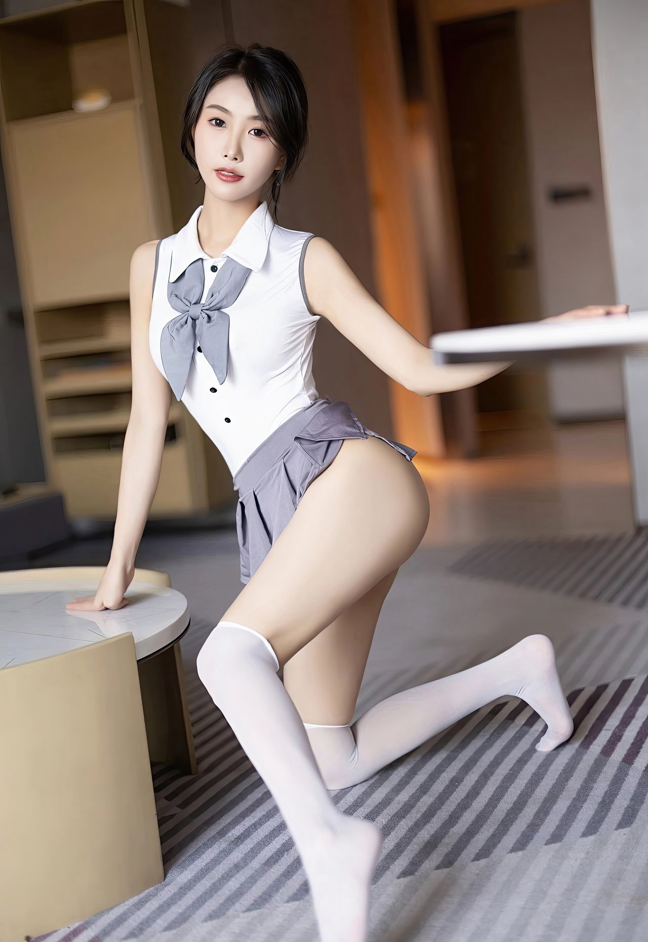 白丝嫩白美腿丝袜写真一字马女神苏苏啊私房高清套图