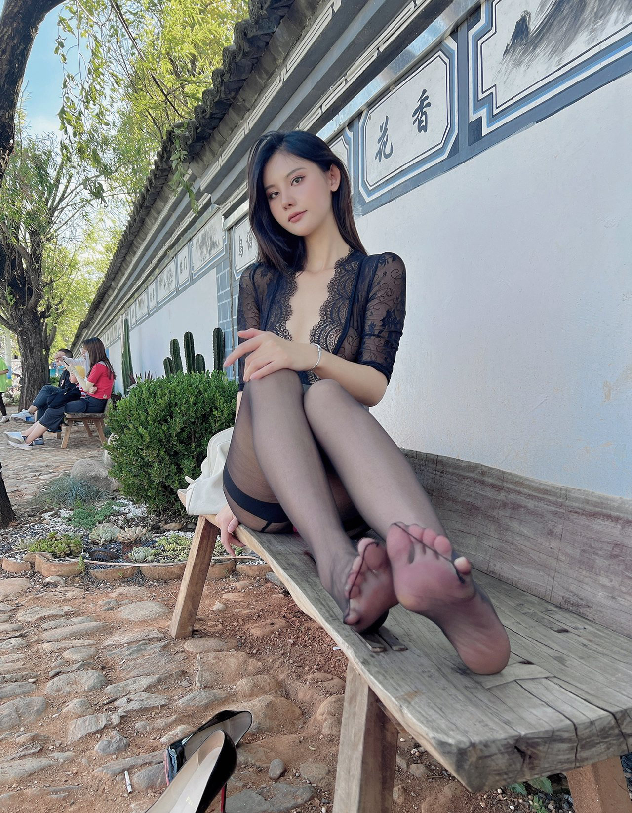 就是阿朱黑丝高跟性感皮裤诱惑白丝美腿写真套图