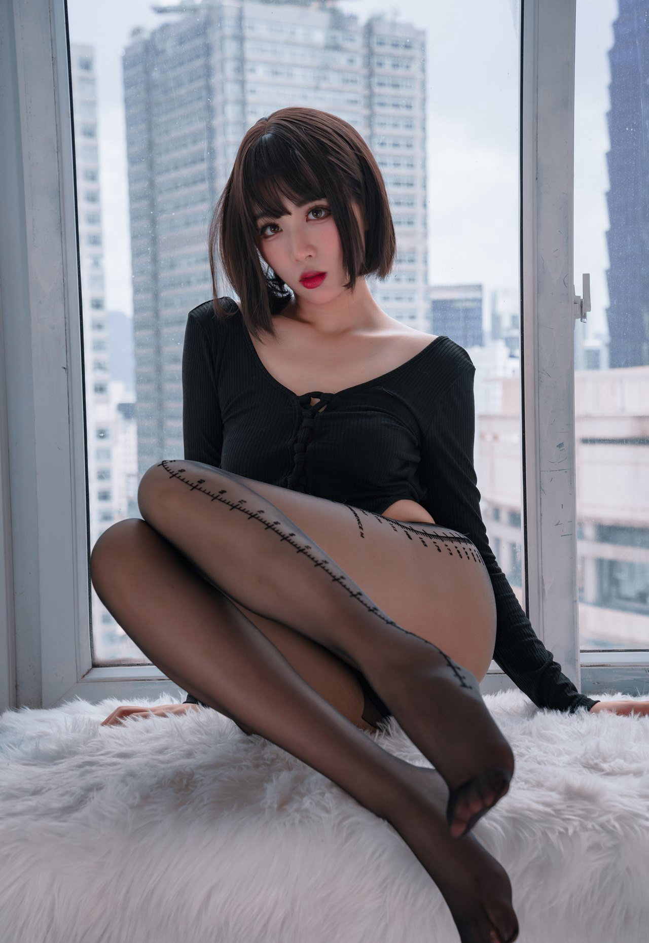 轩萧学姐极品大胸黑丝和白丝性感美腿诱惑姿势写真