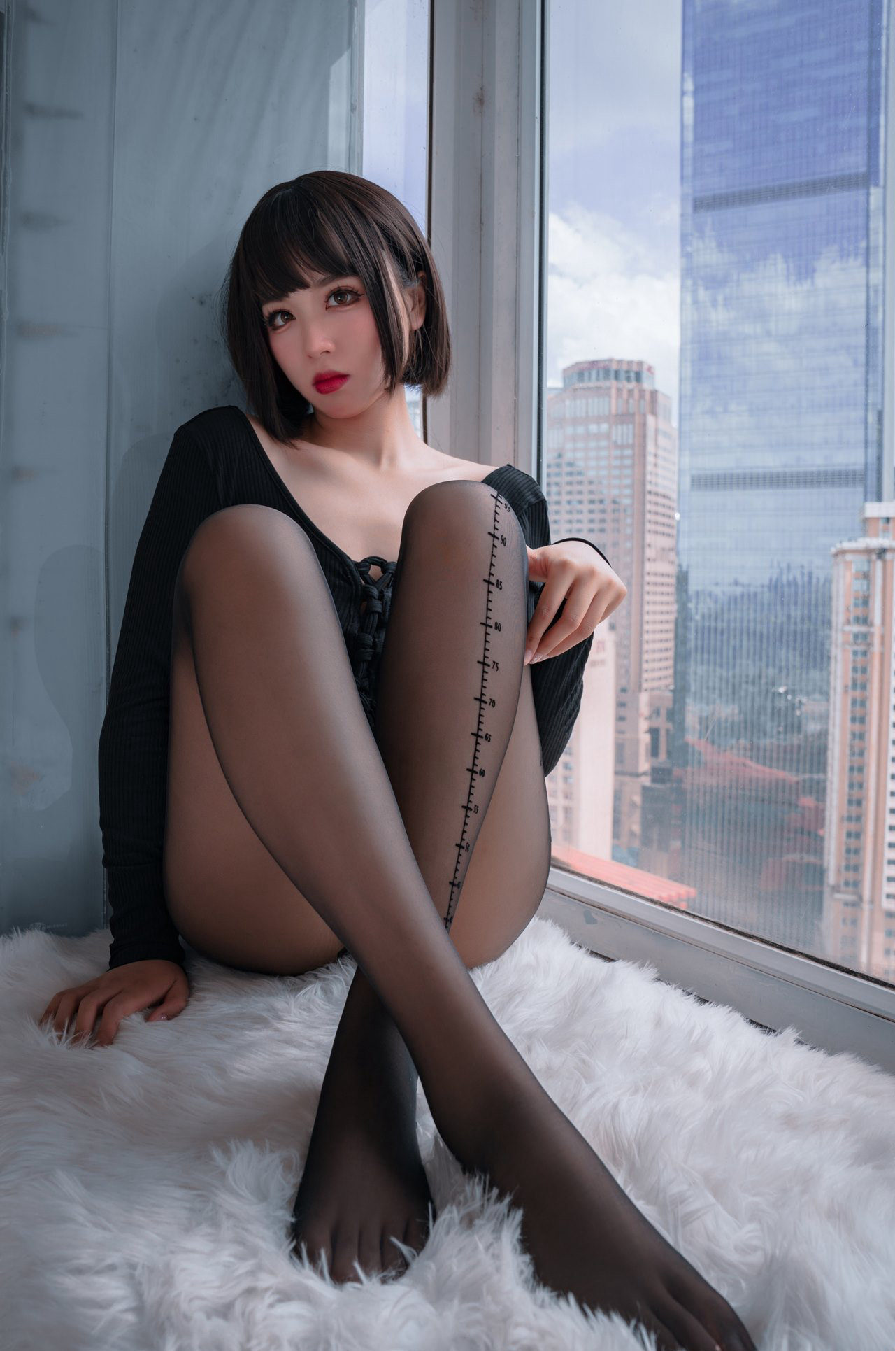 轩萧学姐极品大胸黑丝和白丝性感美腿诱惑姿势写真