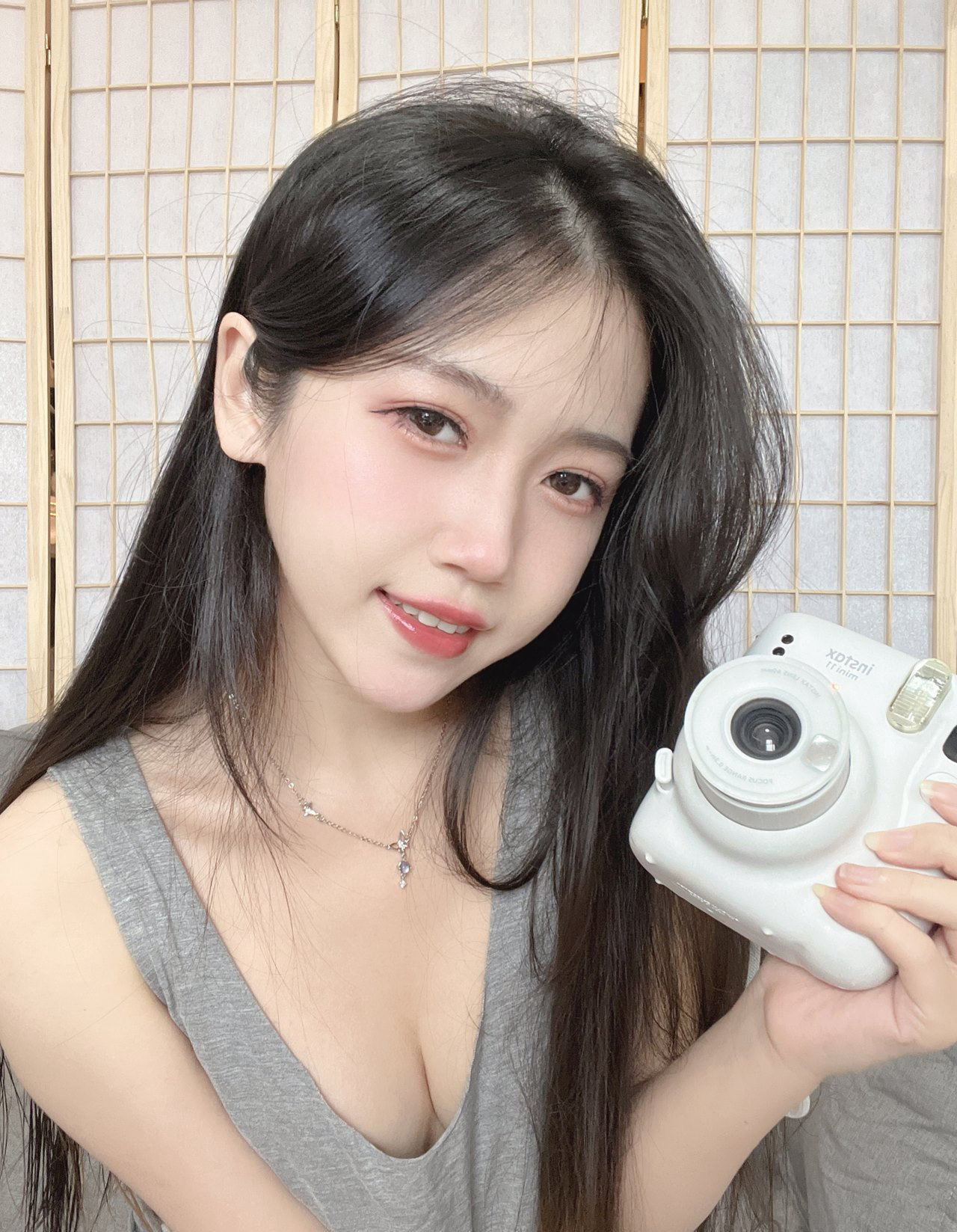 性感女主播极品美腿灰丝袜高跟性感丰满大胸私房写真