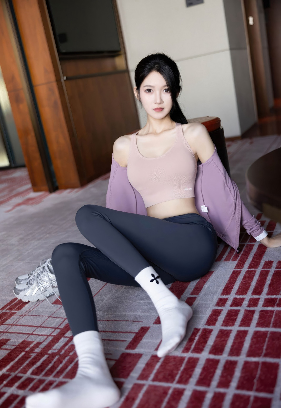 喜欢健身的瑜伽妹子性感紧身裤极品细腰翘臀套图写真