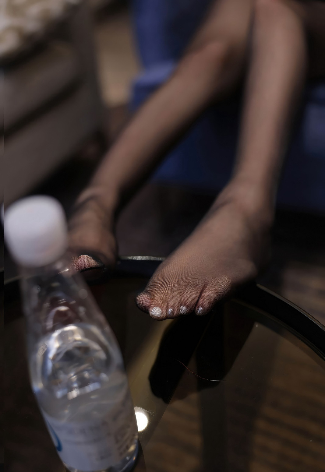 浴室湿身美少妇江真真丰满美臀丁字裤性感黑丝无内套图