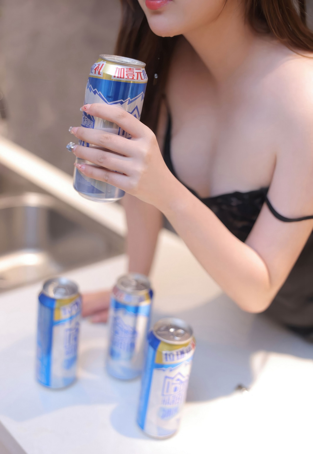 浴室湿身美少妇江真真丰满美臀丁字裤性感黑丝无内套图