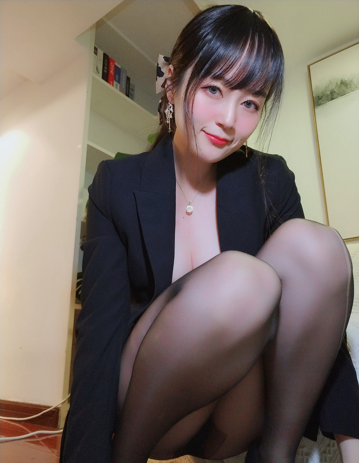 白银81极品胸型丰满黑色蕾丝情趣性感白皙美少妇cosplay