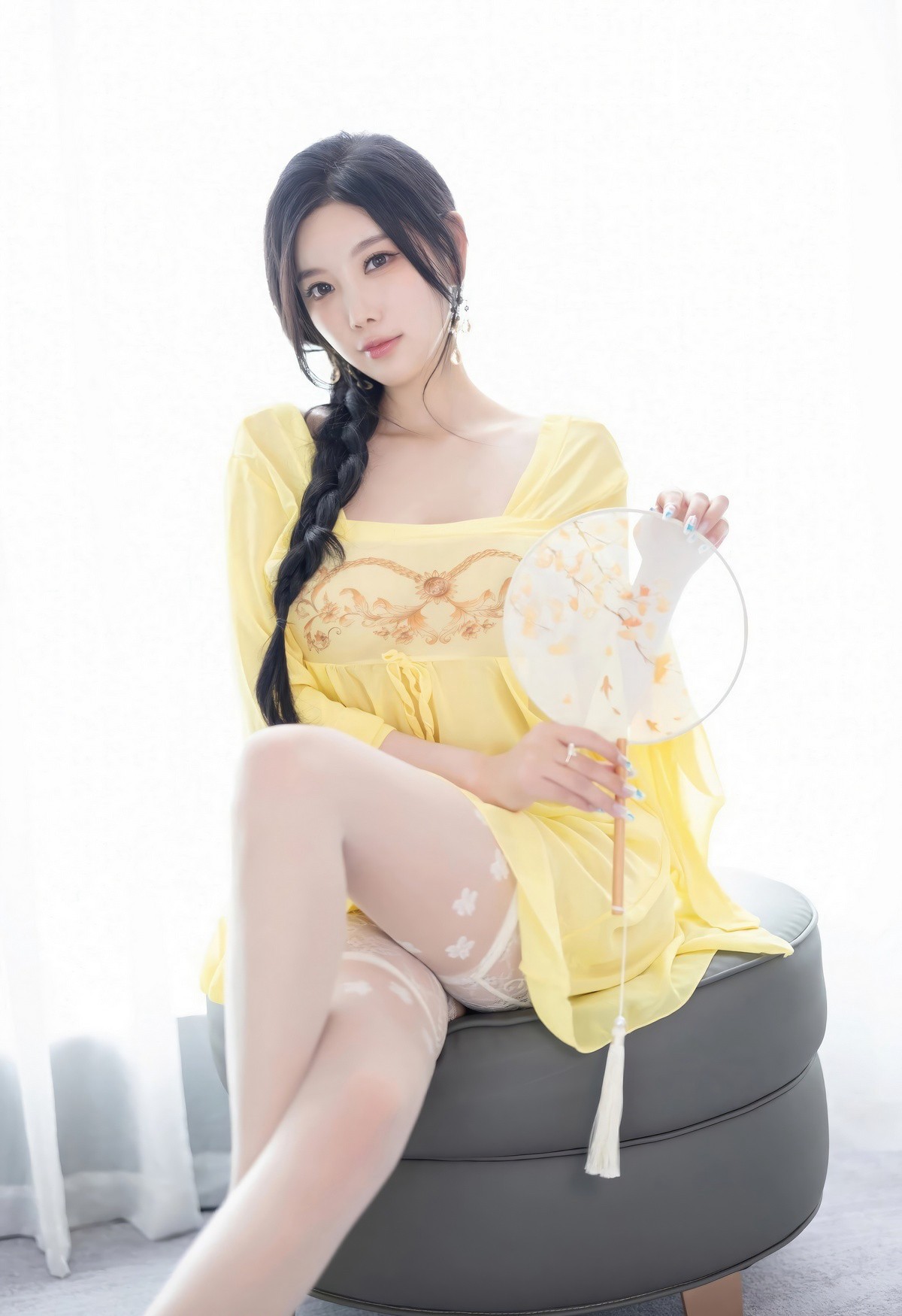 杨晨晨风骚白丝美腿性感丰满大胸私房高清套图写真集