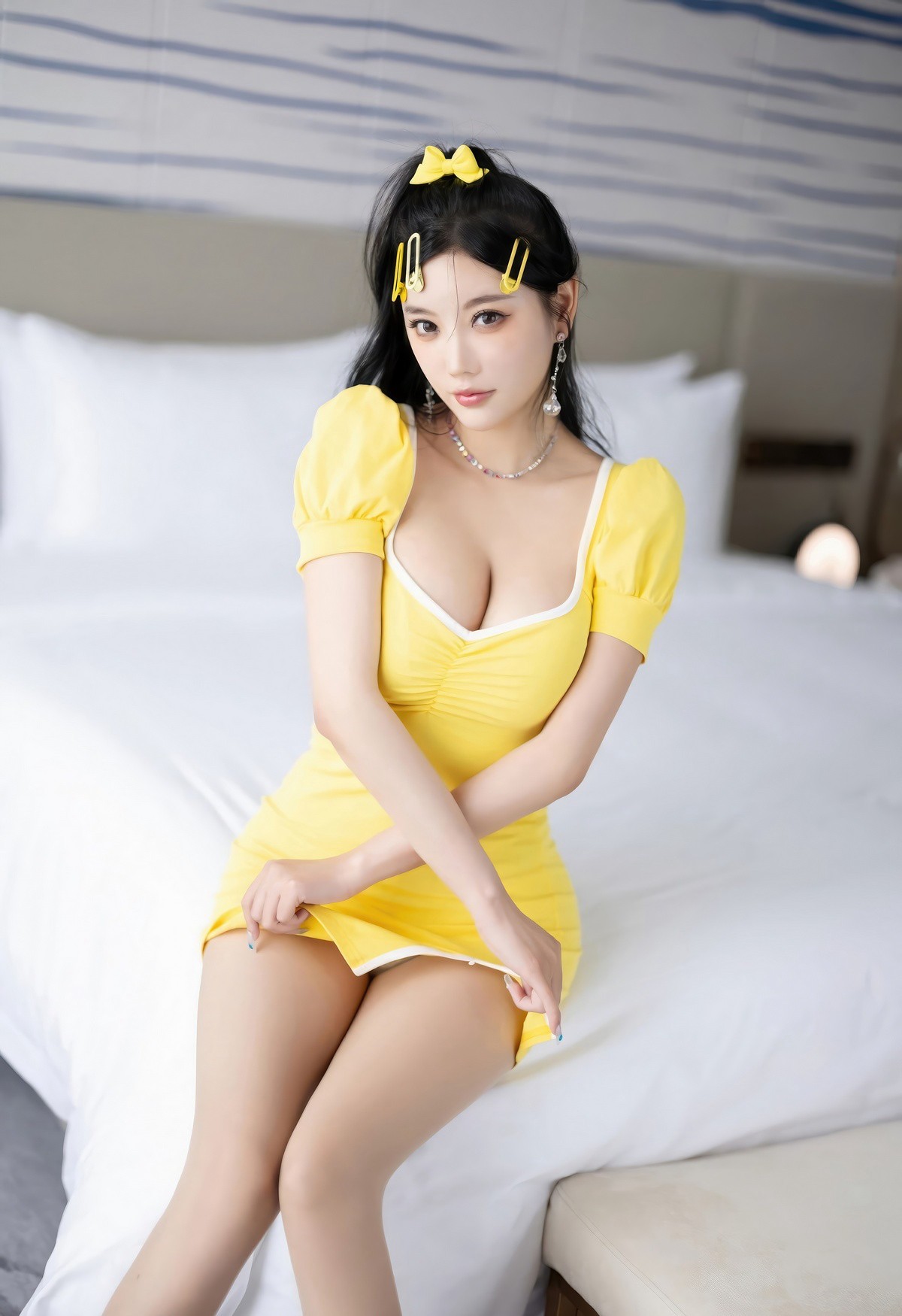 杨晨晨风骚白丝美腿性感丰满大胸私房高清套图写真集