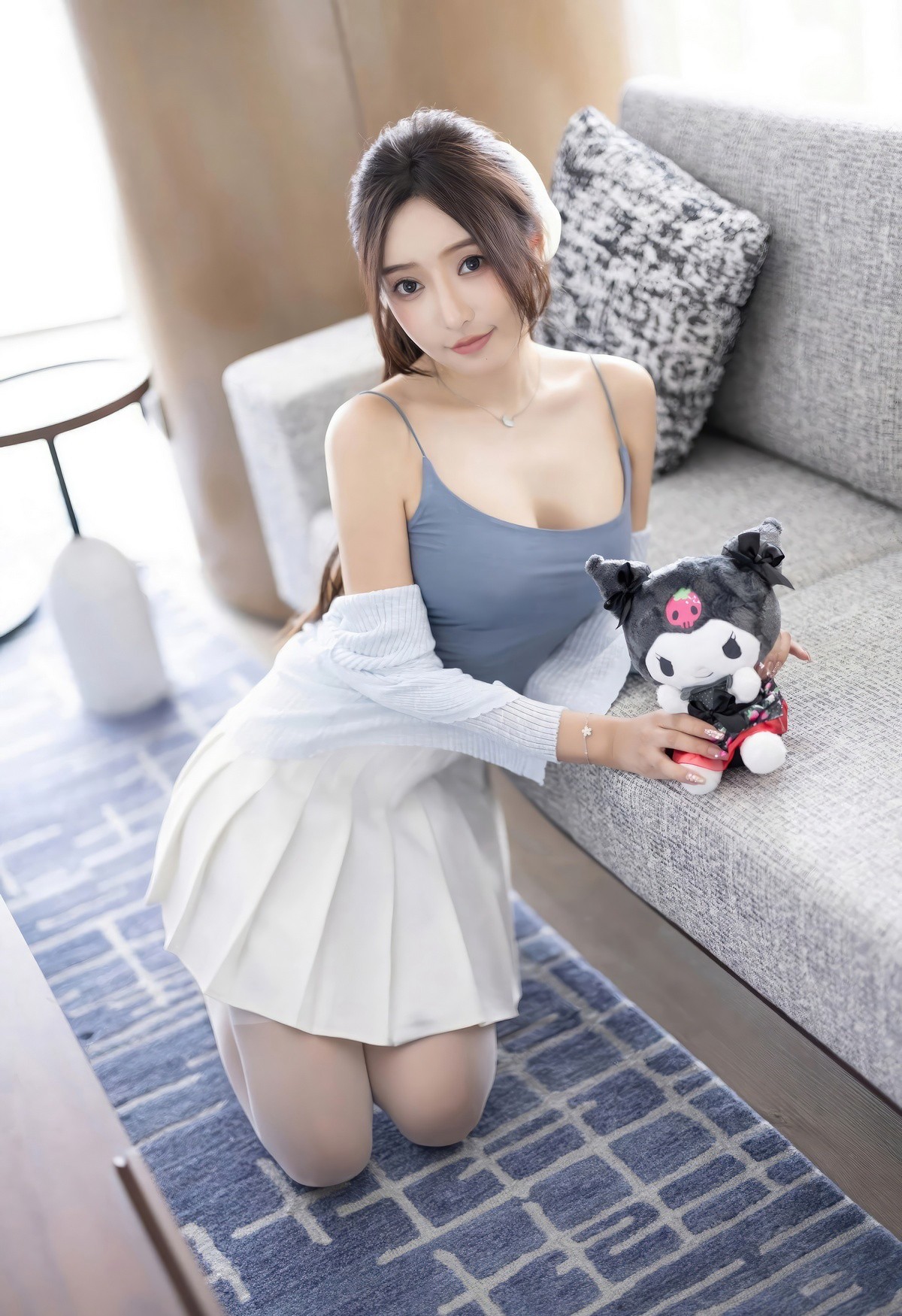 王曦瑶性感白丝美腿吊带情趣丁字裤极品私房写真图