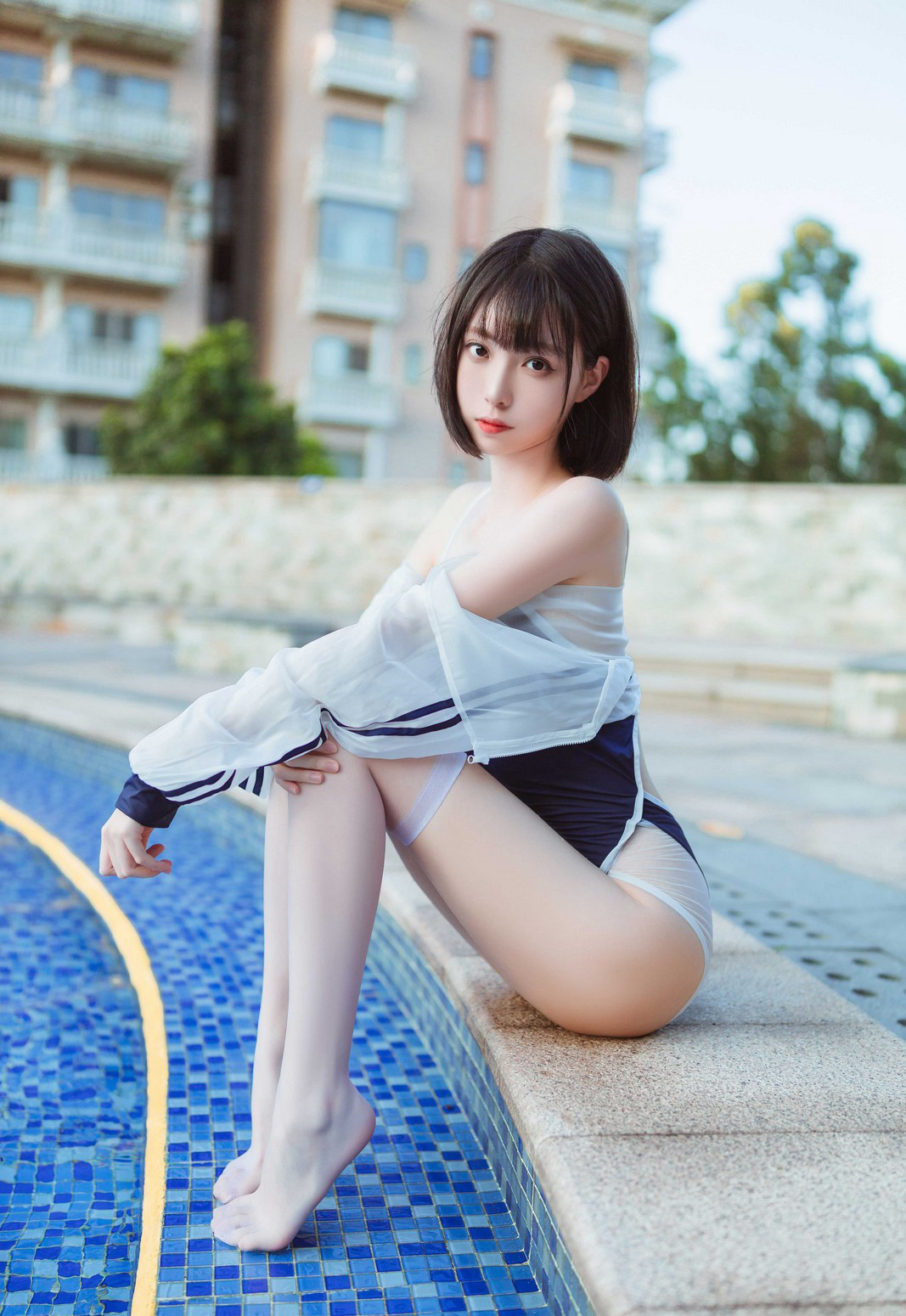 许岚cos大尺度白丝美腿玉足性感水中的丝袜写真