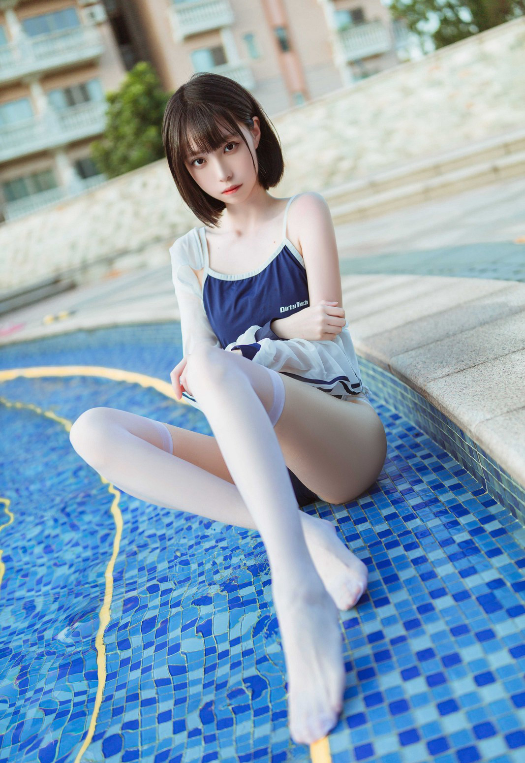 许岚cos大尺度白丝美腿玉足性感水中的丝袜写真