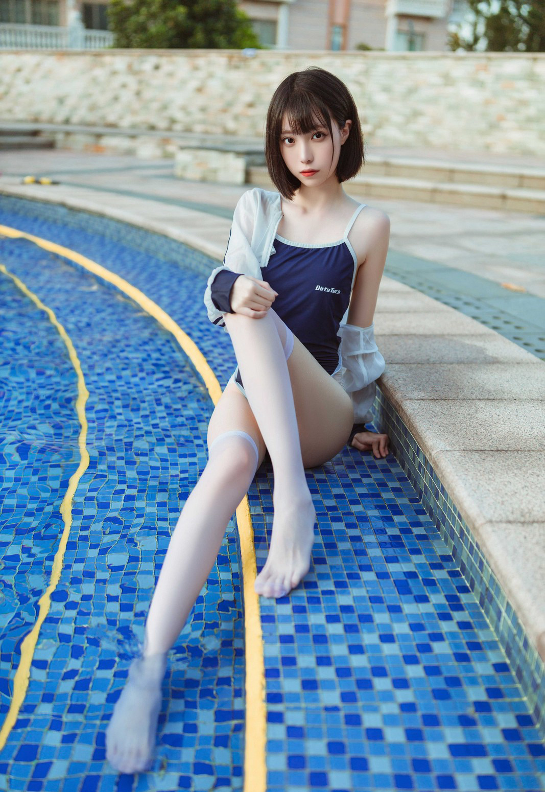 许岚cos大尺度白丝美腿玉足性感水中的丝袜写真