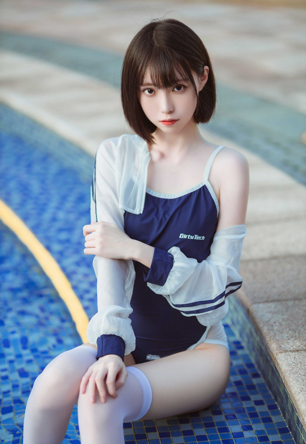 许岚cos大尺度白丝美腿玉足性感水中的丝袜写真